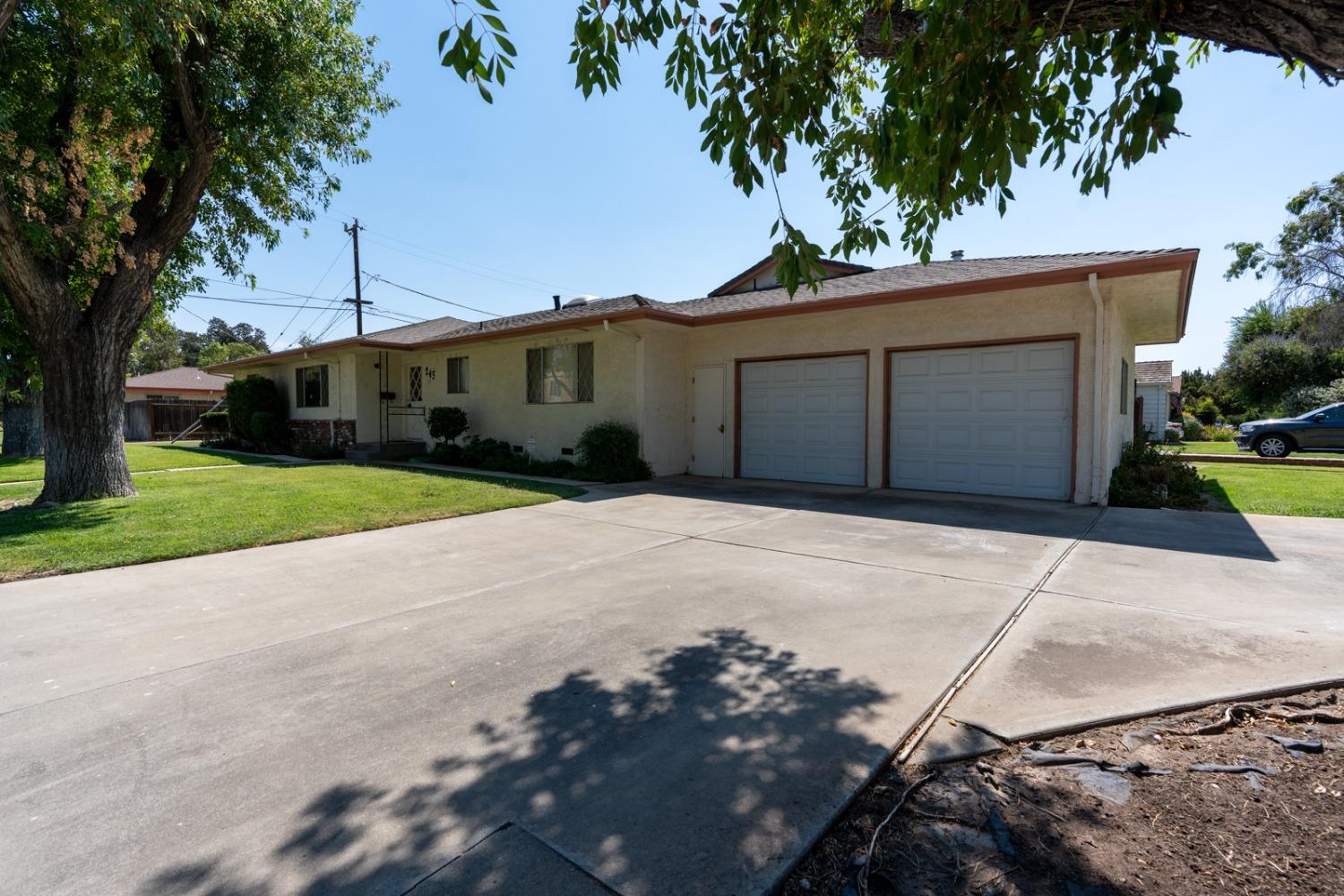 Detail Gallery Image 2 of 47 For 245 W K, Los Banos,  CA 93635 - 3 Beds | 2 Baths