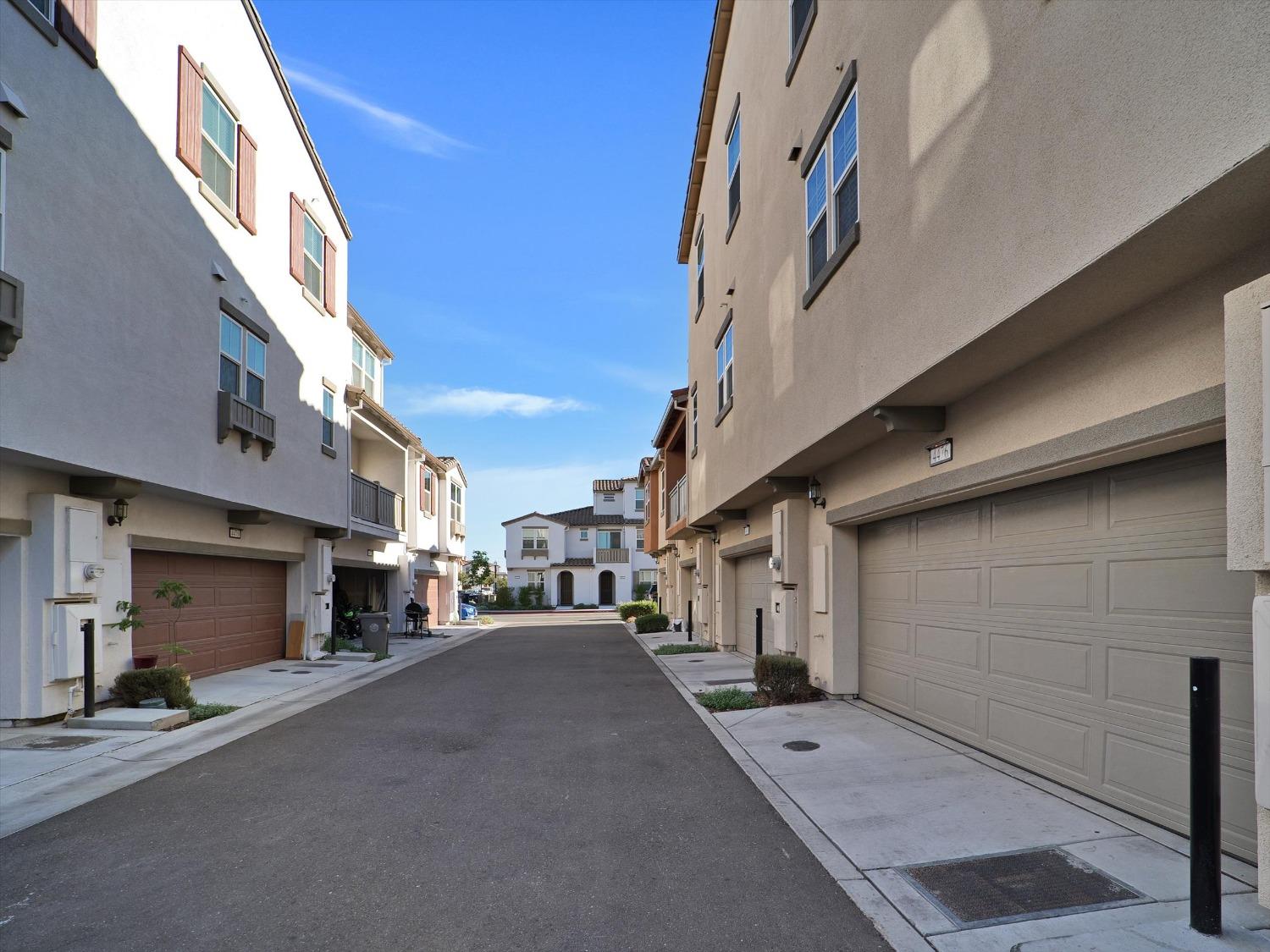 Detail Gallery Image 96 of 97 For 4474 Louvre Ln, Sacramento,  CA 95834 - 4 Beds | 3/1 Baths