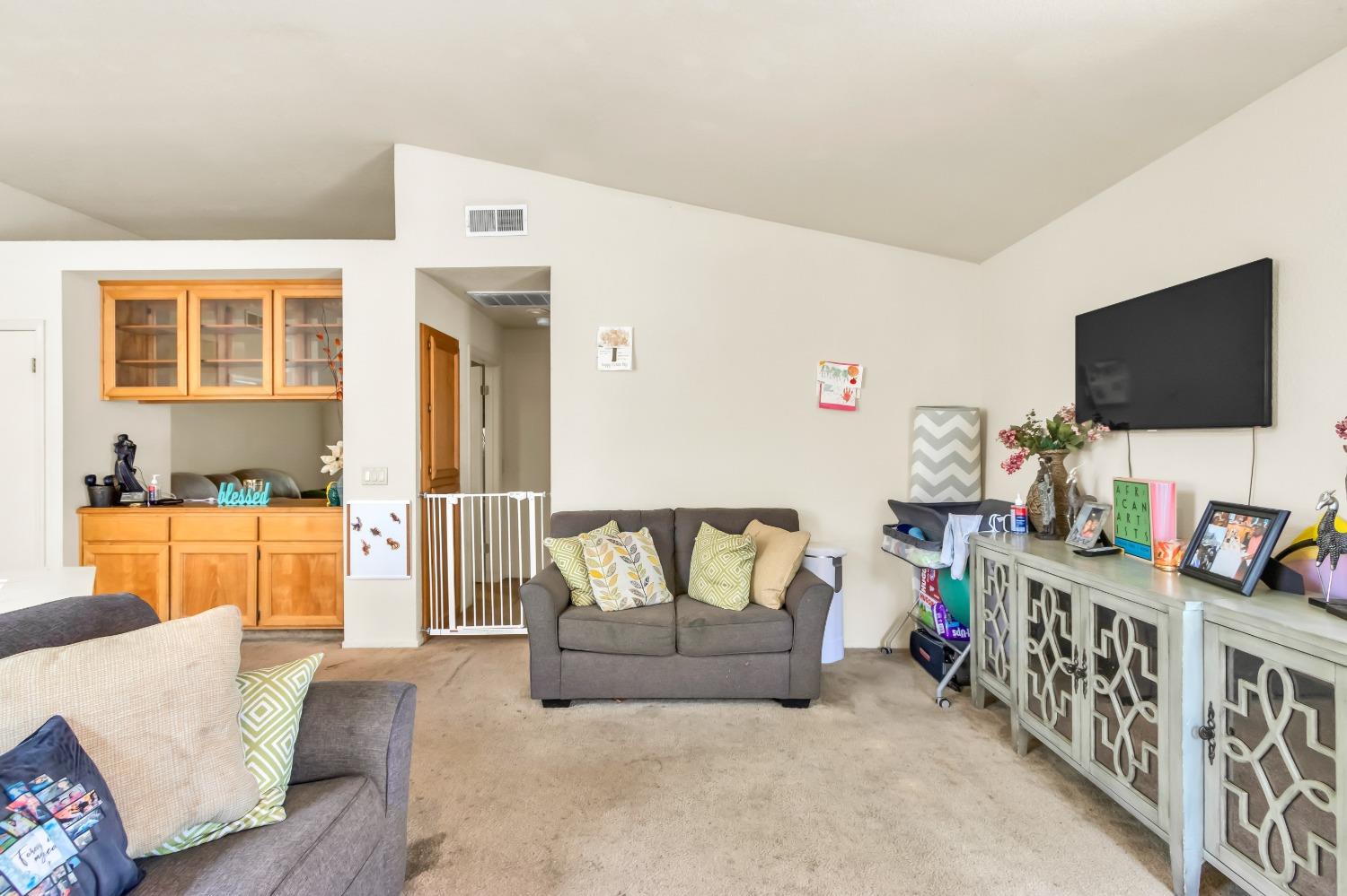 Detail Gallery Image 10 of 40 For 1757 Bridgecreek Dr, Sacramento,  CA 95833 - 2 Beds | 2 Baths