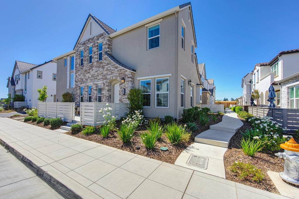 Detail Gallery Image 1 of 1 For 3298 Ronald Reagan Way, Sacramento,  CA 95818 - 3 Beds | 2/1 Baths