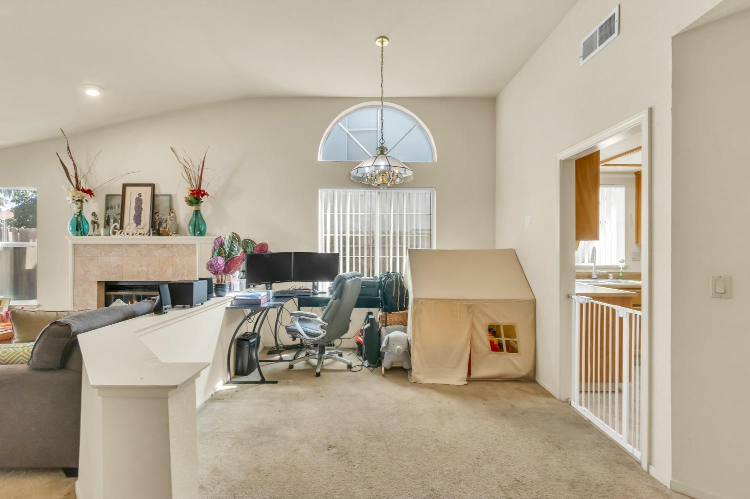 Detail Gallery Image 7 of 40 For 1757 Bridgecreek Dr, Sacramento,  CA 95833 - 2 Beds | 2 Baths