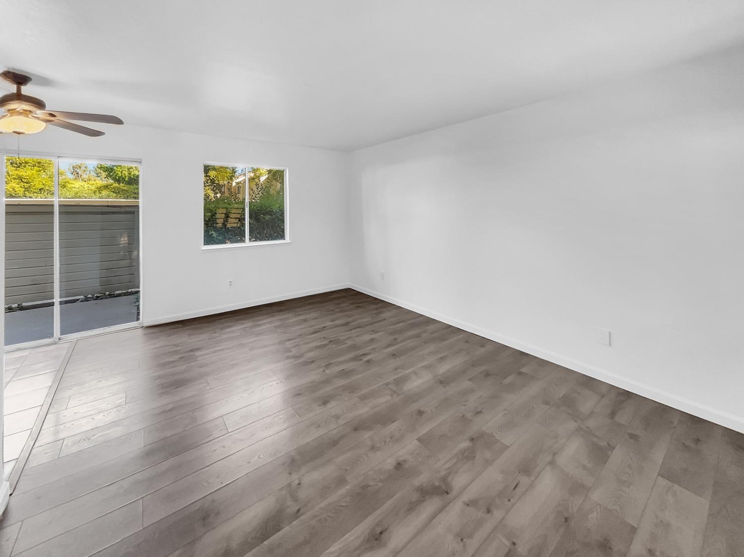 Detail Gallery Image 4 of 17 For 9131 Newhall Dr #76,  Sacramento,  CA 95826 - 1 Beds | 1 Baths