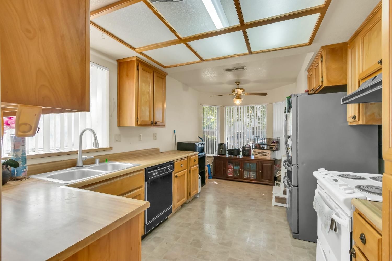 Detail Gallery Image 11 of 40 For 1757 Bridgecreek Dr, Sacramento,  CA 95833 - 2 Beds | 2 Baths