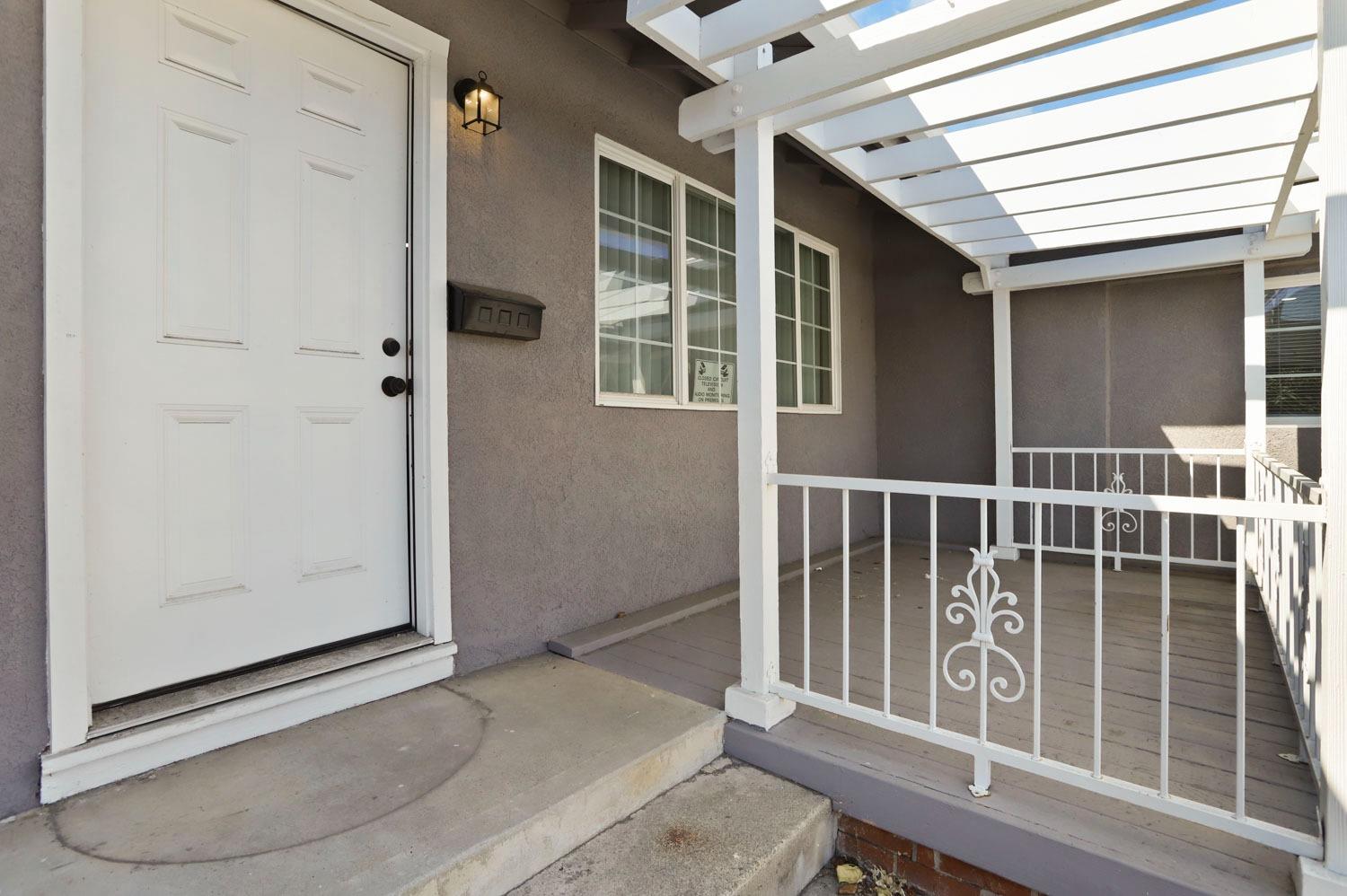 Detail Gallery Image 6 of 34 For 5613 N El Dorado St, Stockton,  CA 95207 - 3 Beds | 2 Baths