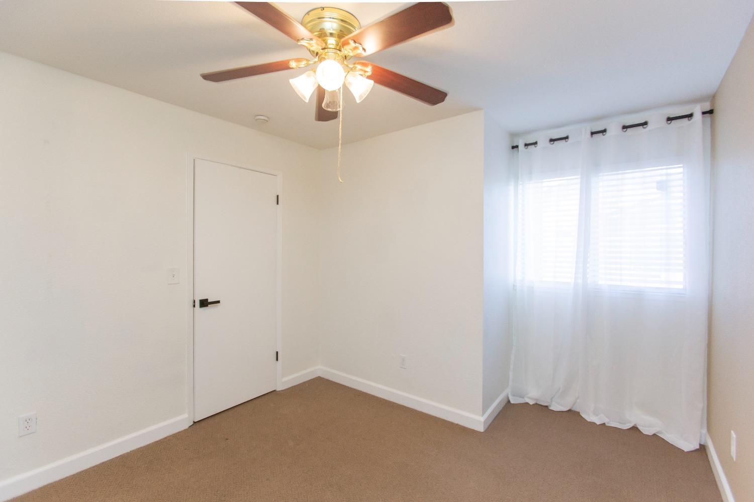 Detail Gallery Image 12 of 17 For 581 Lincoln Ave #B,  Modesto,  CA 95354 - 3 Beds | 1/1 Baths