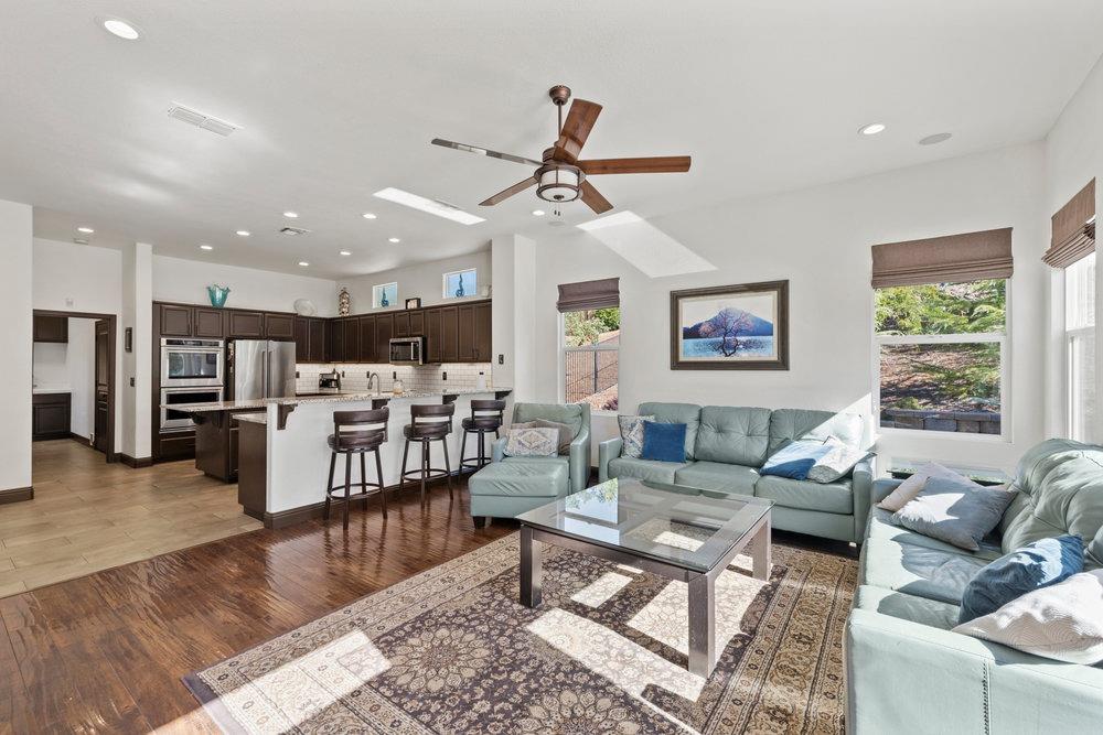 Detail Gallery Image 12 of 52 For 3081 Honey Cir, El Dorado Hills,  CA 95762 - 4 Beds | 2/1 Baths