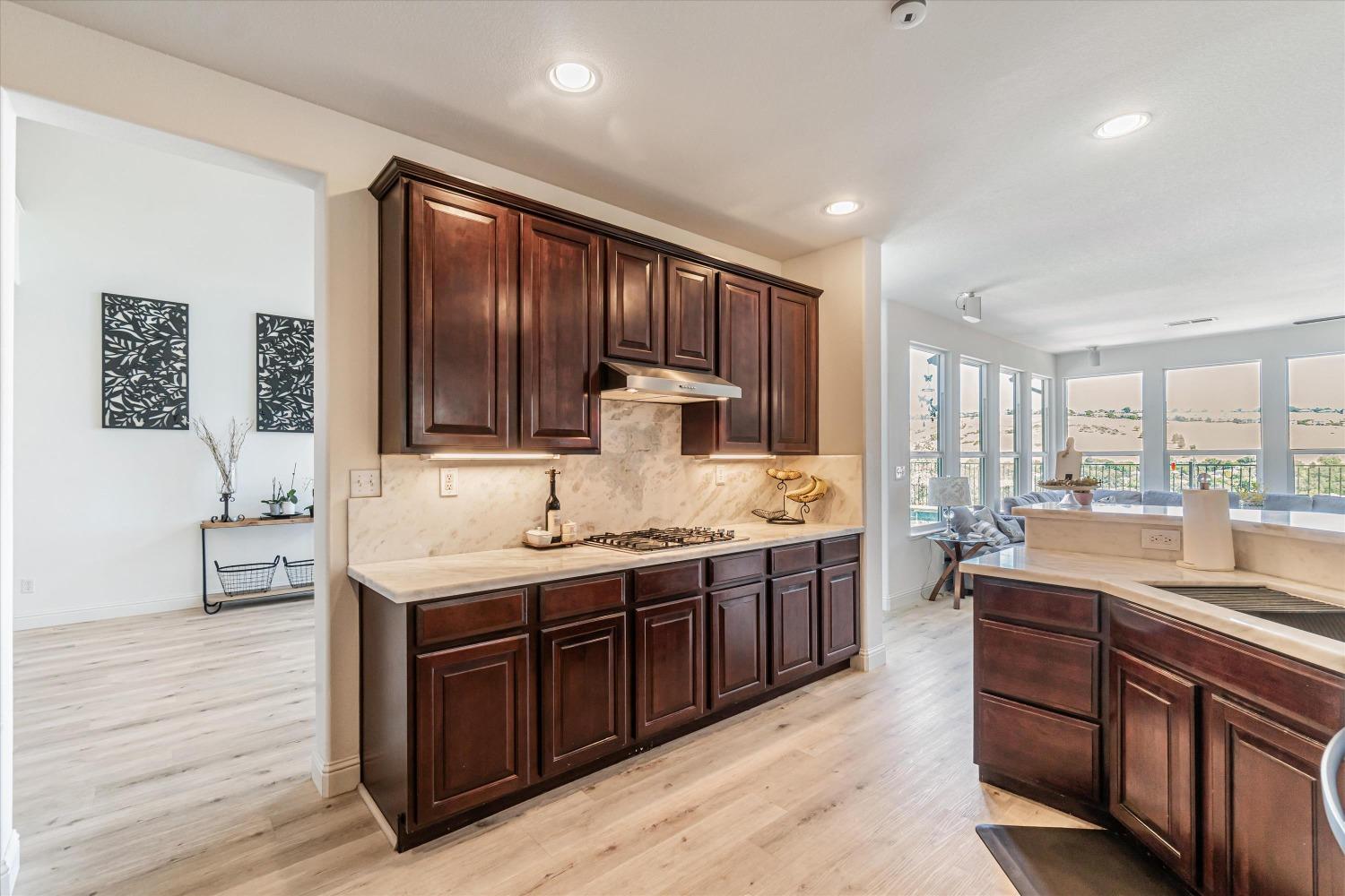 Detail Gallery Image 18 of 75 For 1367 Souza Dr, El Dorado Hills,  CA 95762 - 5 Beds | 2/3 Baths