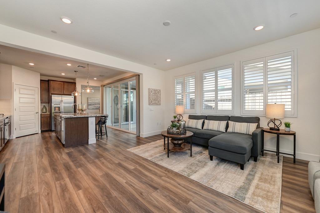 Detail Gallery Image 10 of 35 For 7056 Starburst Ln, Roseville,  CA 95747 - 2 Beds | 2 Baths