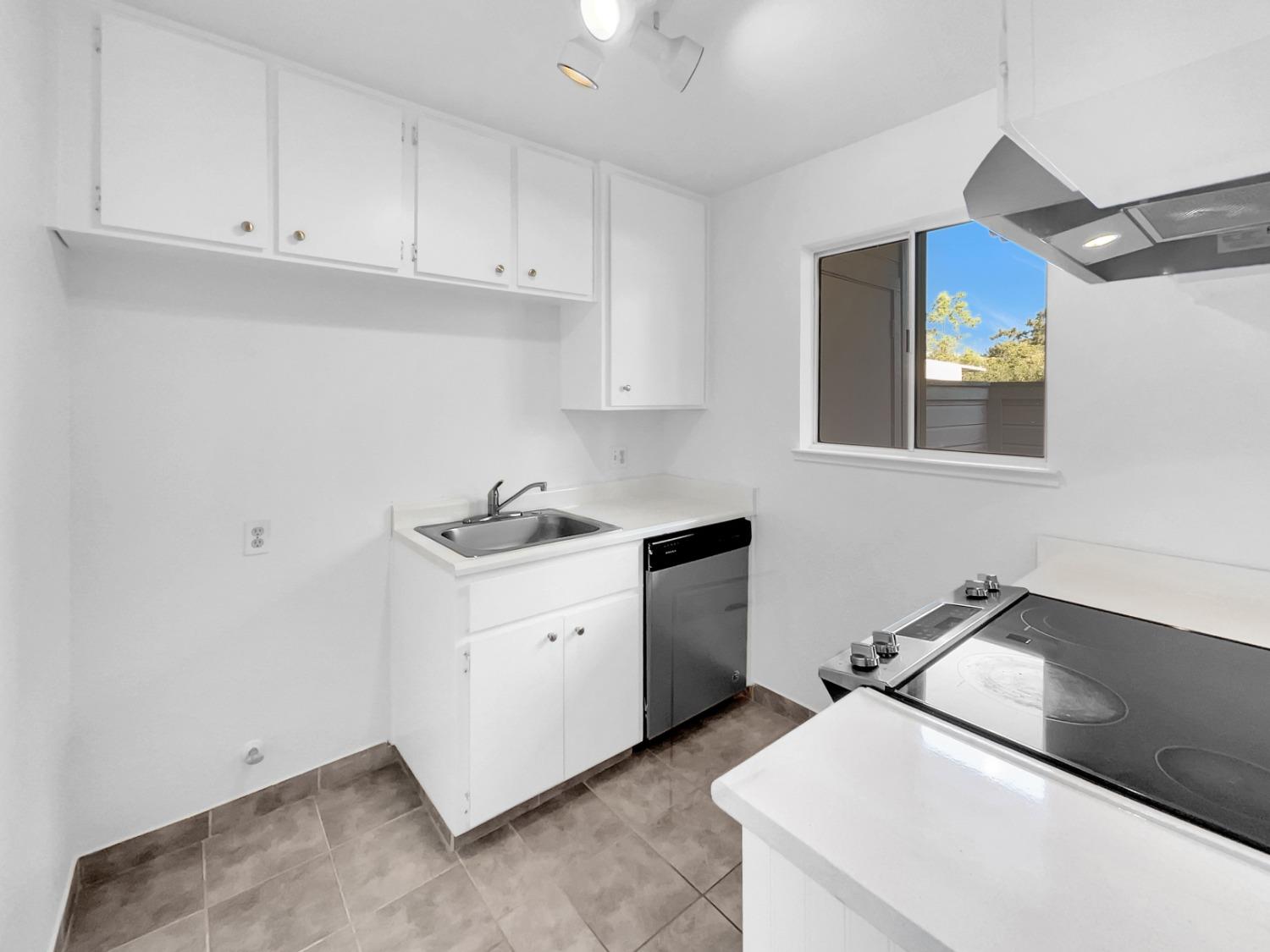 Detail Gallery Image 11 of 17 For 9131 Newhall Dr #76,  Sacramento,  CA 95826 - 1 Beds | 1 Baths