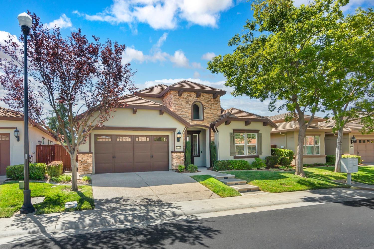 Detail Gallery Image 2 of 43 For 2120 Benton Loop, Roseville,  CA 95747 - 3 Beds | 2/1 Baths