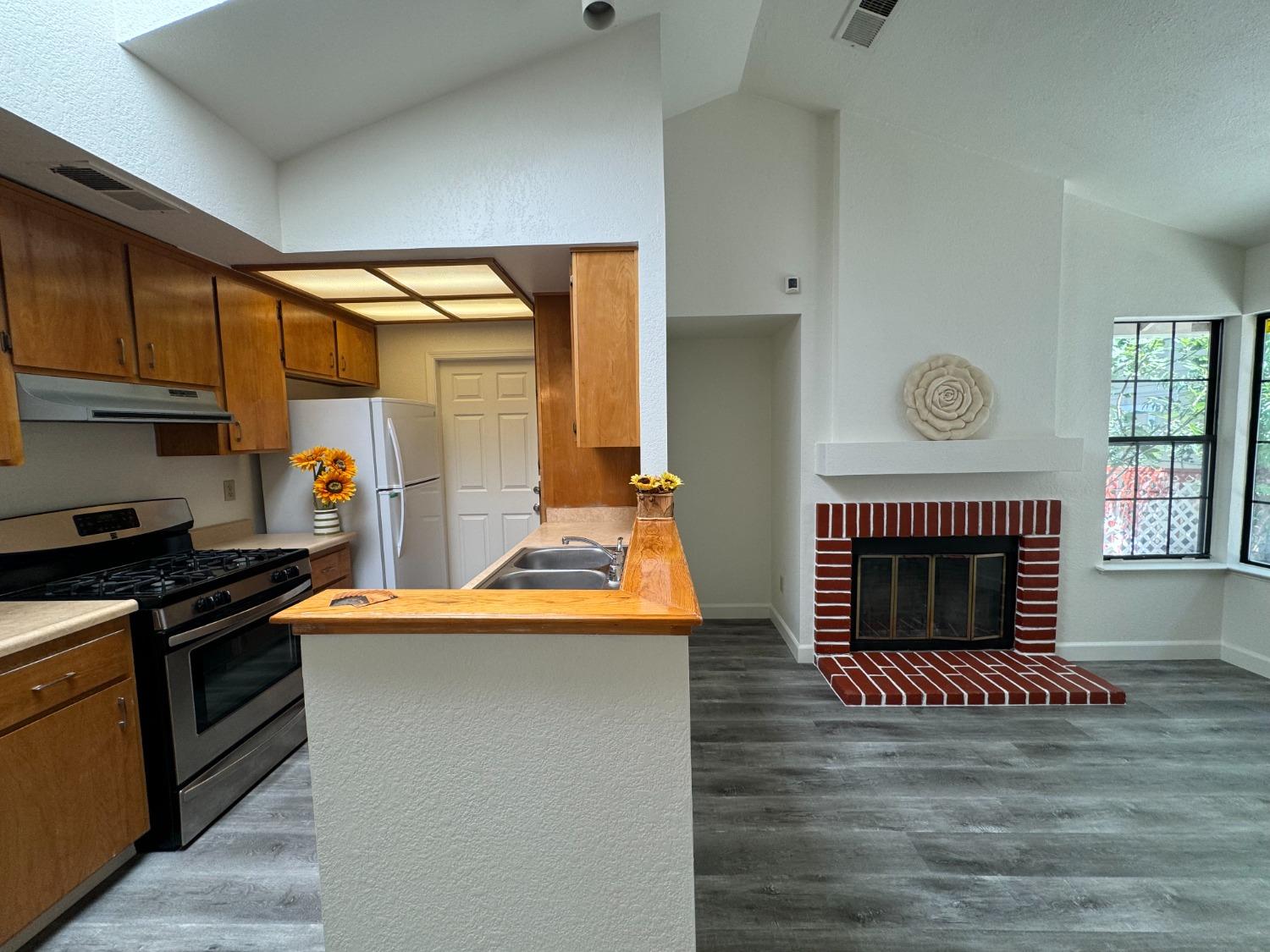 Detail Gallery Image 9 of 22 For 2263 Sandcastle Way, Sacramento,  CA 95833 - 2 Beds | 2 Baths