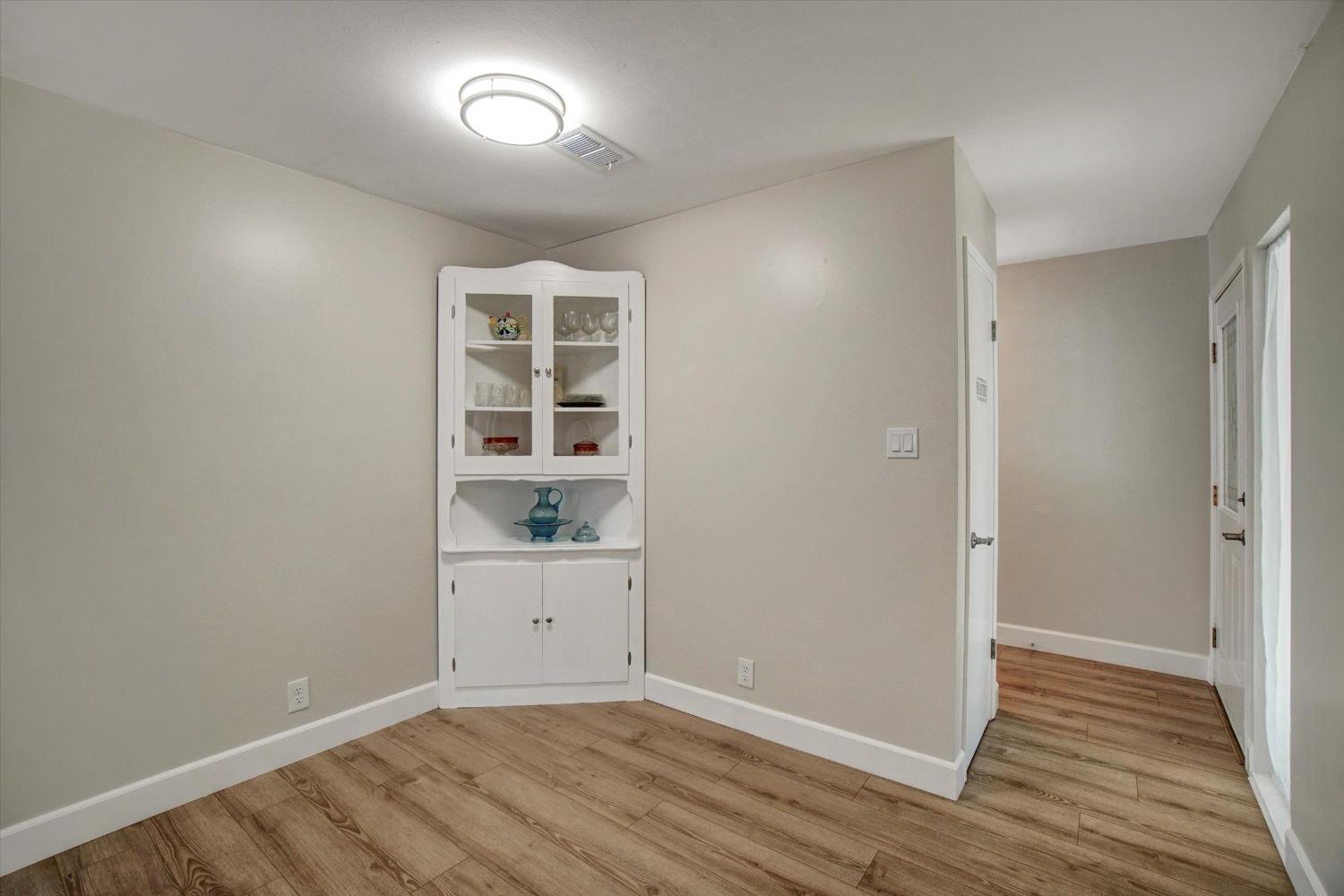 Detail Gallery Image 13 of 42 For 8278 Central Ave, Orangevale,  CA 95662 - 3 Beds | 2 Baths