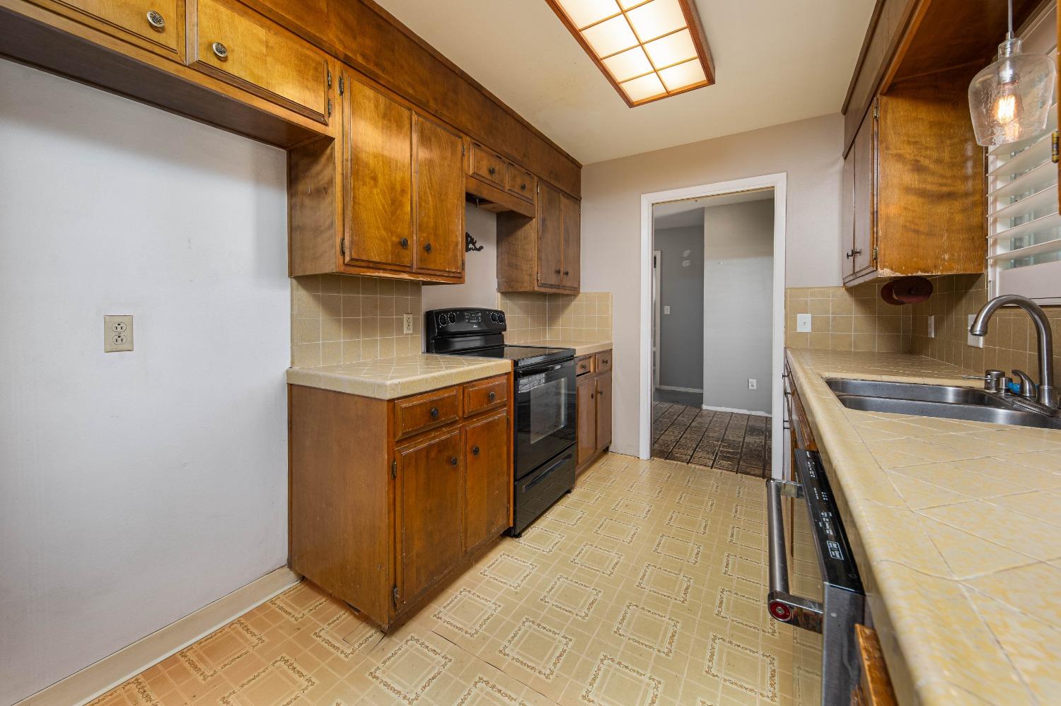 Detail Gallery Image 15 of 46 For 3639 Portsmouth Cir, Stockton,  CA 95219 - 3 Beds | 2 Baths