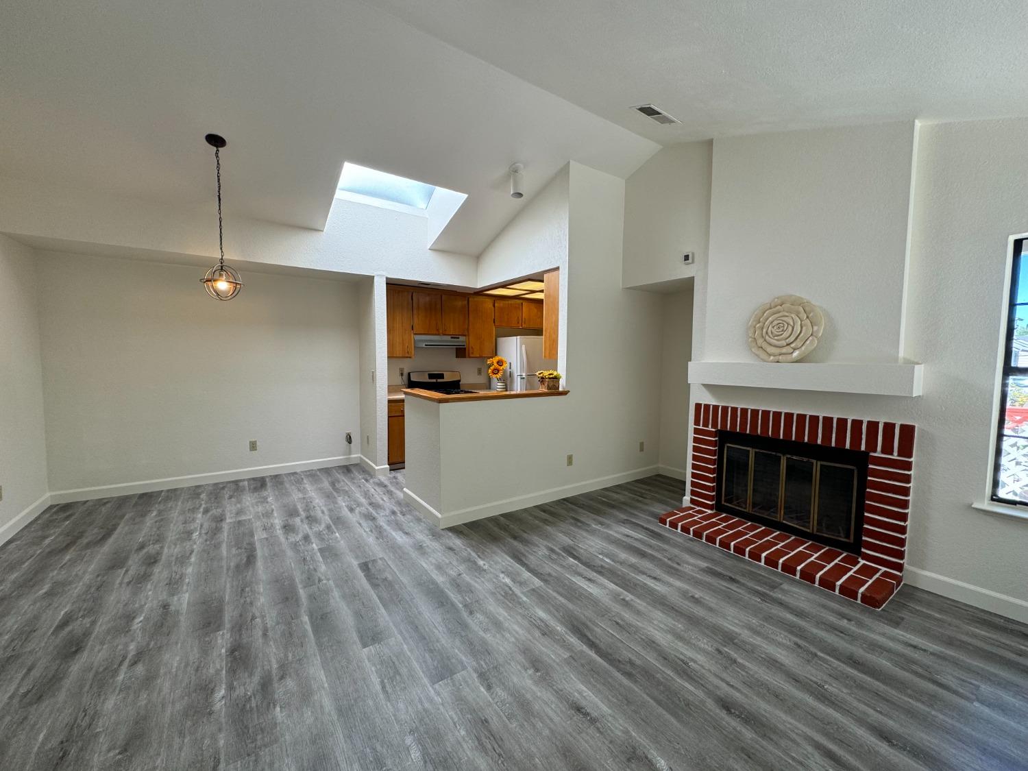 Detail Gallery Image 8 of 22 For 2263 Sandcastle Way, Sacramento,  CA 95833 - 2 Beds | 2 Baths