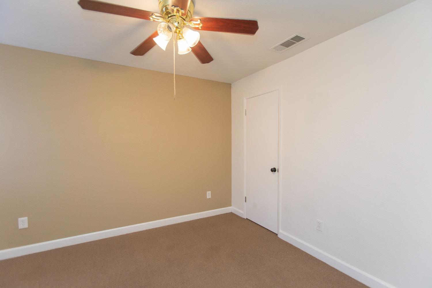 Detail Gallery Image 13 of 17 For 581 Lincoln Ave #B,  Modesto,  CA 95354 - 3 Beds | 1/1 Baths