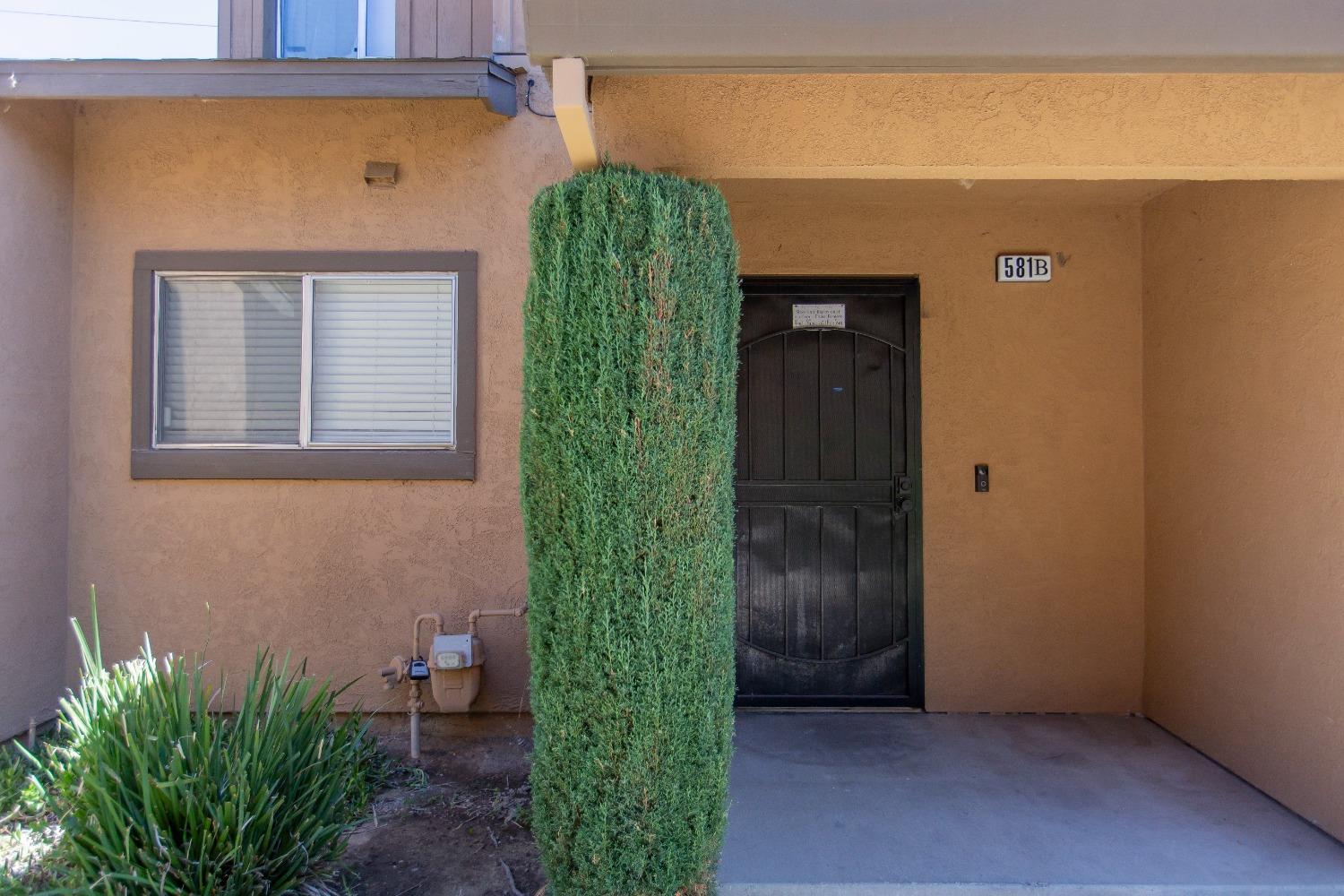 Detail Gallery Image 1 of 17 For 581 Lincoln Ave #B,  Modesto,  CA 95354 - 3 Beds | 1/1 Baths