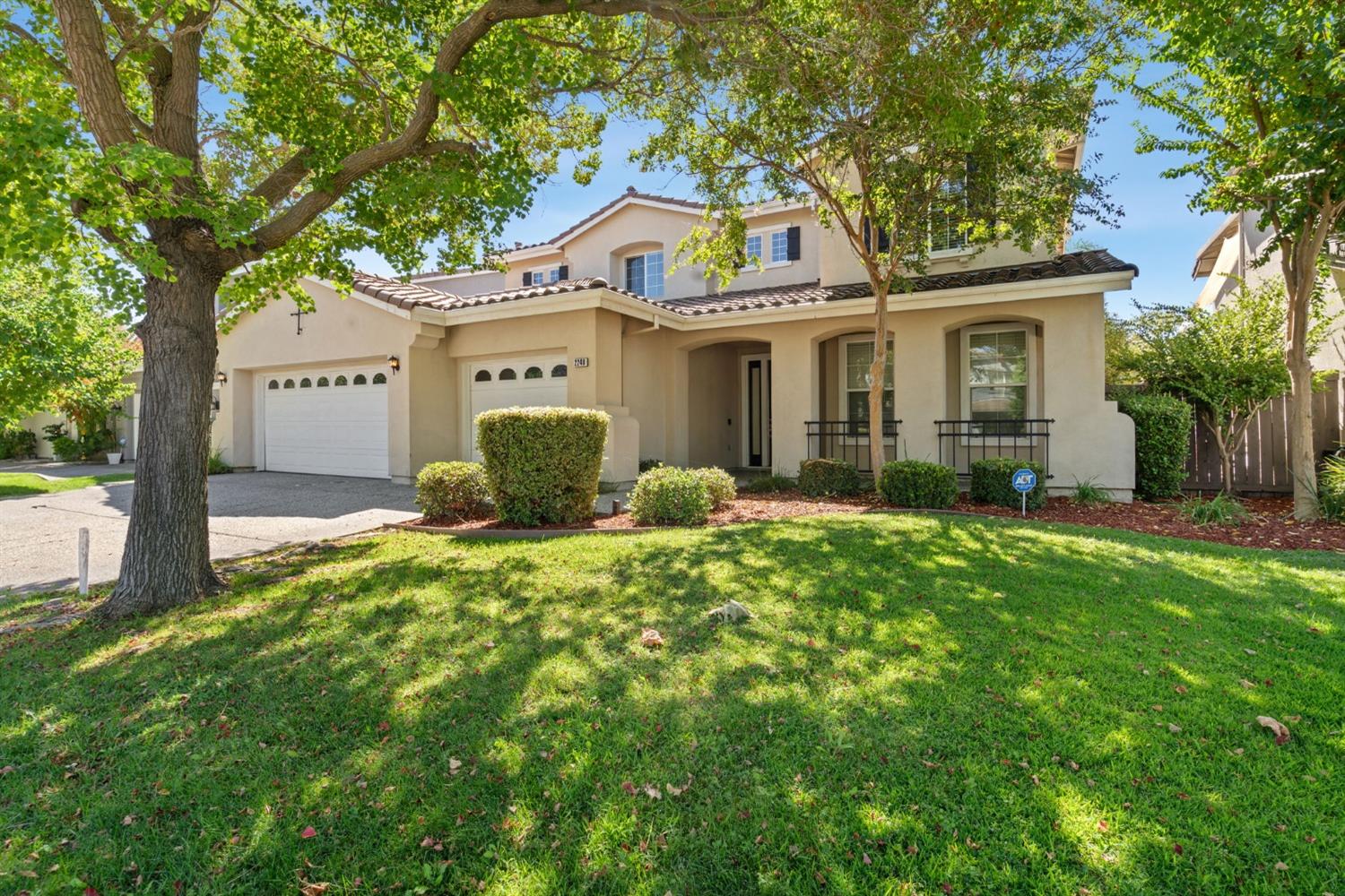 Detail Gallery Image 2 of 31 For 2248 Able Way, Sacramento,  CA 95835 - 5 Beds | 4/1 Baths