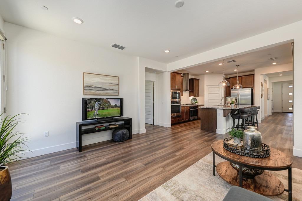 Detail Gallery Image 9 of 35 For 7056 Starburst Ln, Roseville,  CA 95747 - 2 Beds | 2 Baths