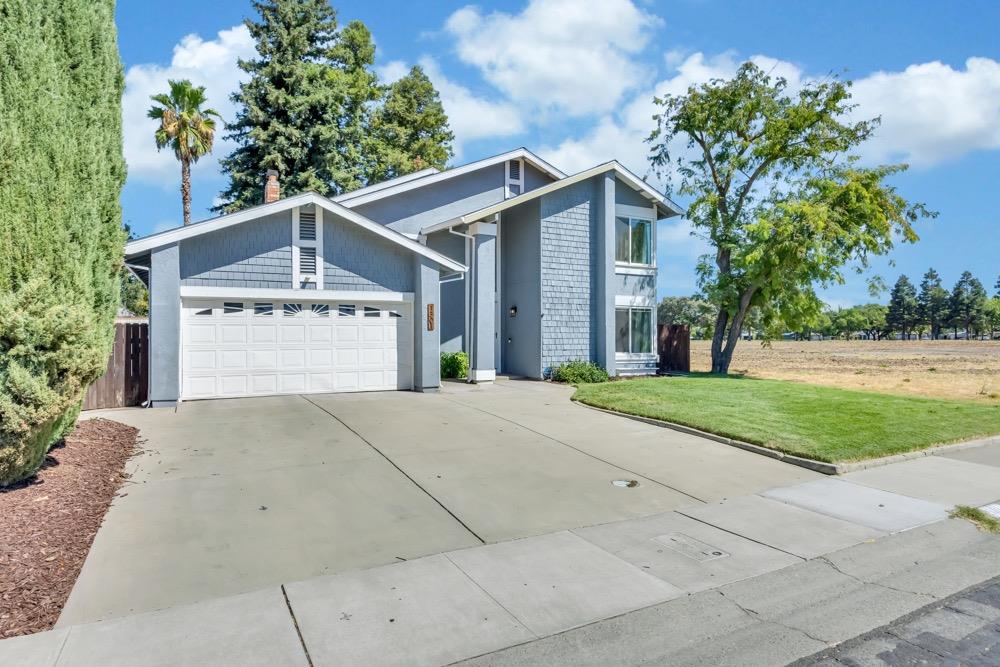 Detail Gallery Image 1 of 1 For 1301 Chuckwagon Dr, Sacramento,  CA 95834 - 4 Beds | 2/1 Baths