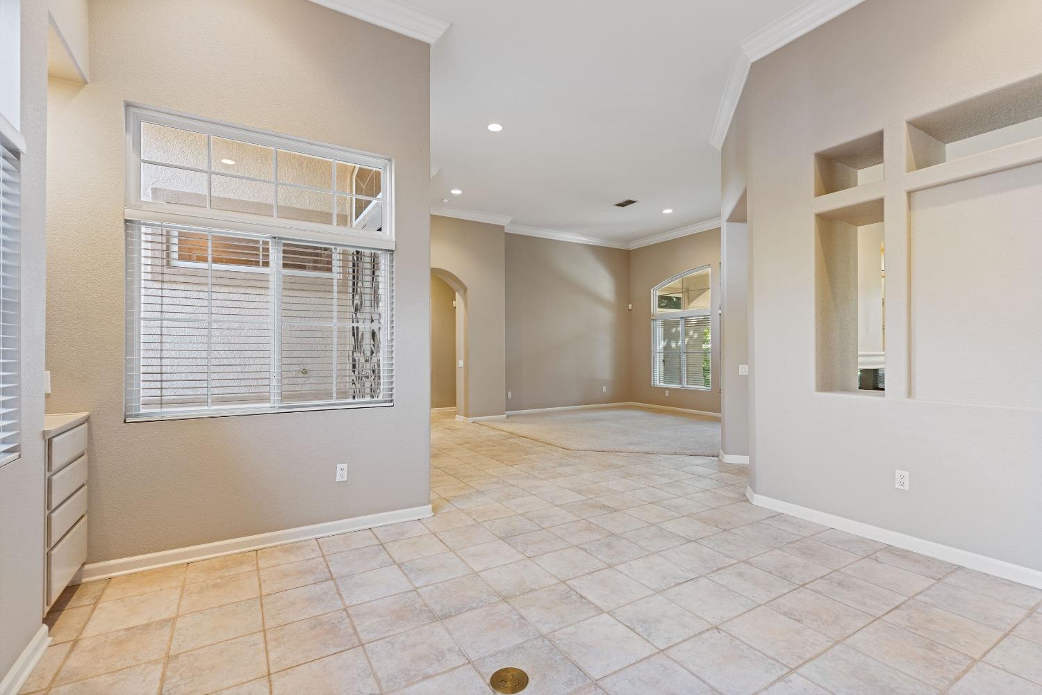 Detail Gallery Image 12 of 53 For 301 Stonework Ct, Roseville,  CA 95747 - 3 Beds | 2/1 Baths