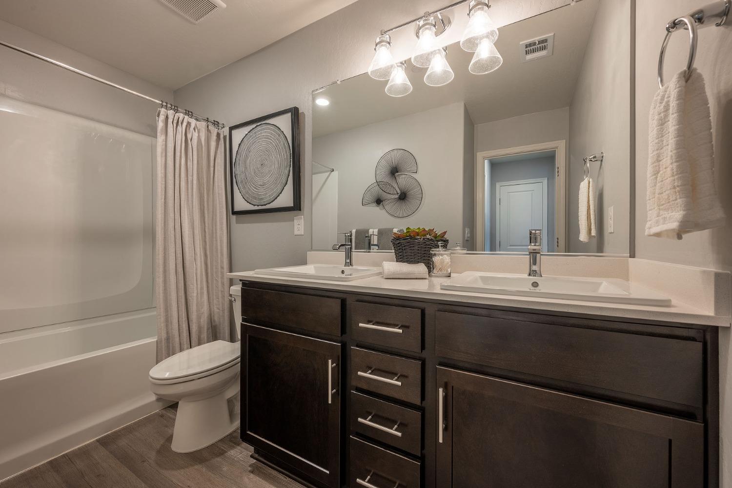 Detail Gallery Image 13 of 19 For 385 Gallaway Ct #502,  Los Banos,  CA 93635 - 4 Beds | 2 Baths