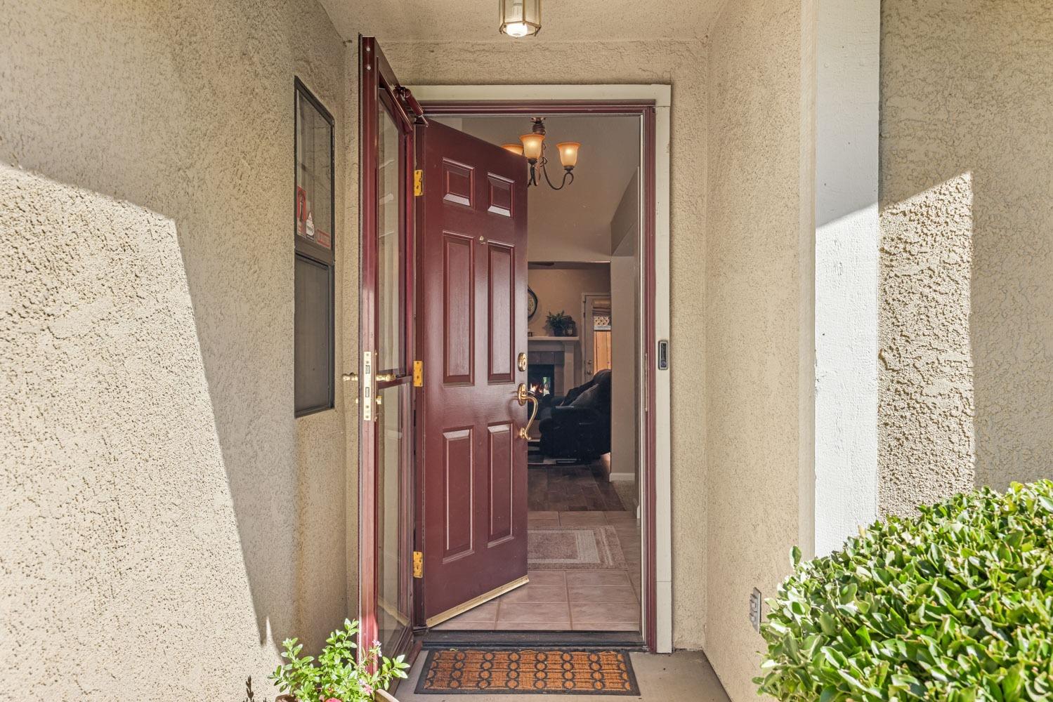 Detail Gallery Image 3 of 40 For 1005 Norway Ave, Modesto,  CA 95350 - 3 Beds | 2 Baths