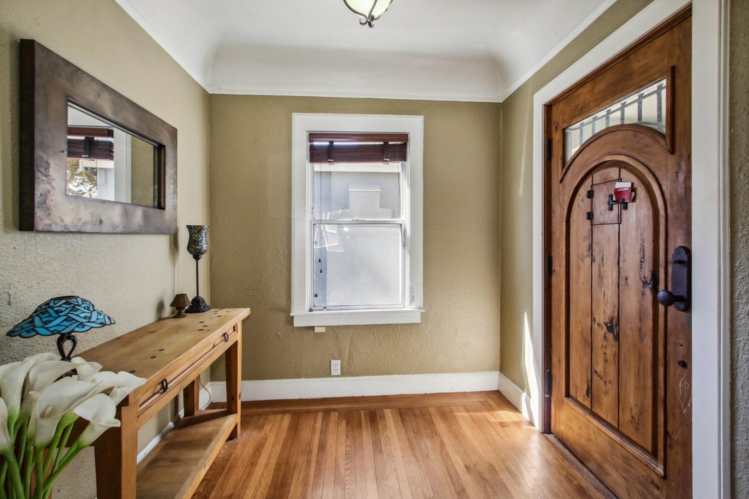 Detail Gallery Image 7 of 44 For 2221 23rd St, Sacramento,  CA 95818 - 2 Beds | 1 Baths