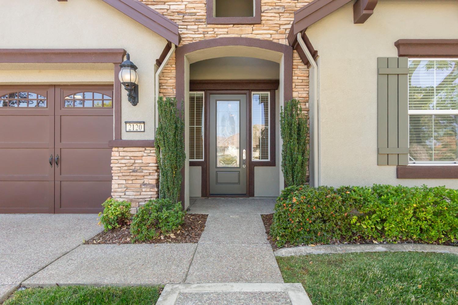 Detail Gallery Image 3 of 43 For 2120 Benton Loop, Roseville,  CA 95747 - 3 Beds | 2/1 Baths