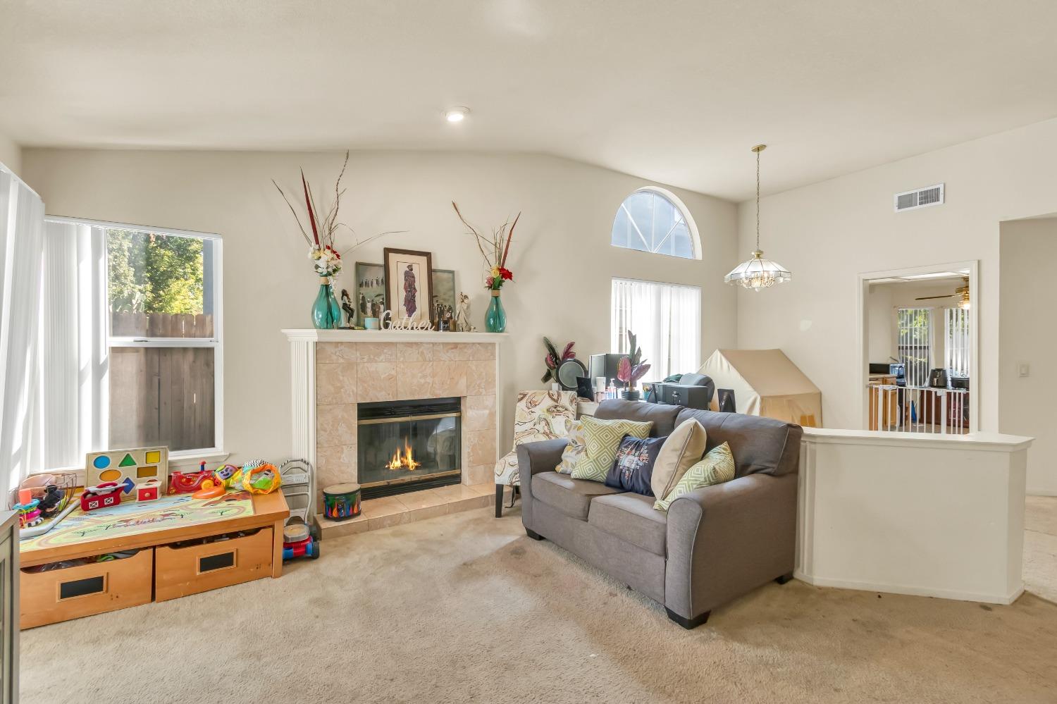 Detail Gallery Image 9 of 40 For 1757 Bridgecreek Dr, Sacramento,  CA 95833 - 2 Beds | 2 Baths