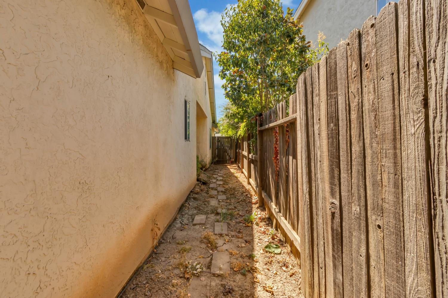 Detail Gallery Image 32 of 40 For 1757 Bridgecreek Dr, Sacramento,  CA 95833 - 2 Beds | 2 Baths