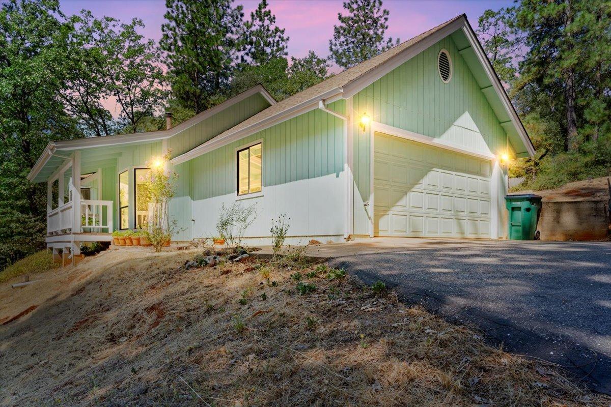 Detail Gallery Image 1 of 49 For 10298 Mountain Lion Ln, Grass Valley,  CA 95949 - 3 Beds | 2 Baths