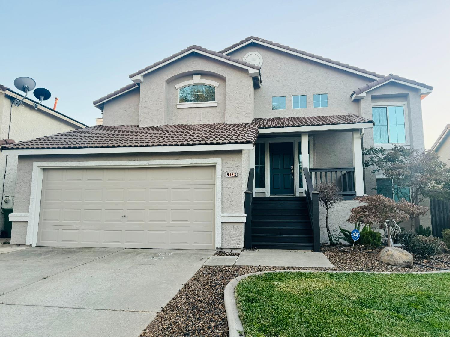 Detail Gallery Image 1 of 1 For 9138 Bungalow Way, Elk Grove,  CA 95758 - 4 Beds | 2/1 Baths