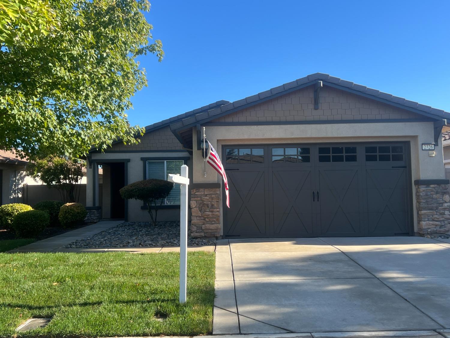 Detail Gallery Image 3 of 36 For 2326 Shadow Berry Dr, Manteca,  CA 95336 - 2 Beds | 2 Baths