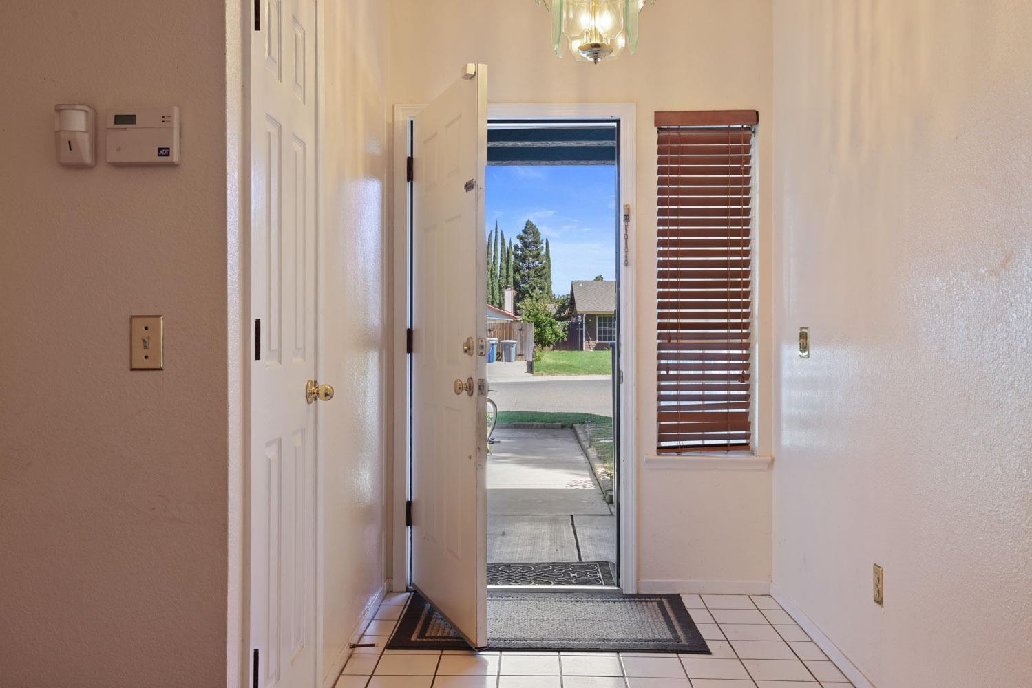 Detail Gallery Image 6 of 43 For 1949 Fultz Ct, Merced,  CA 95341 - 3 Beds | 2 Baths