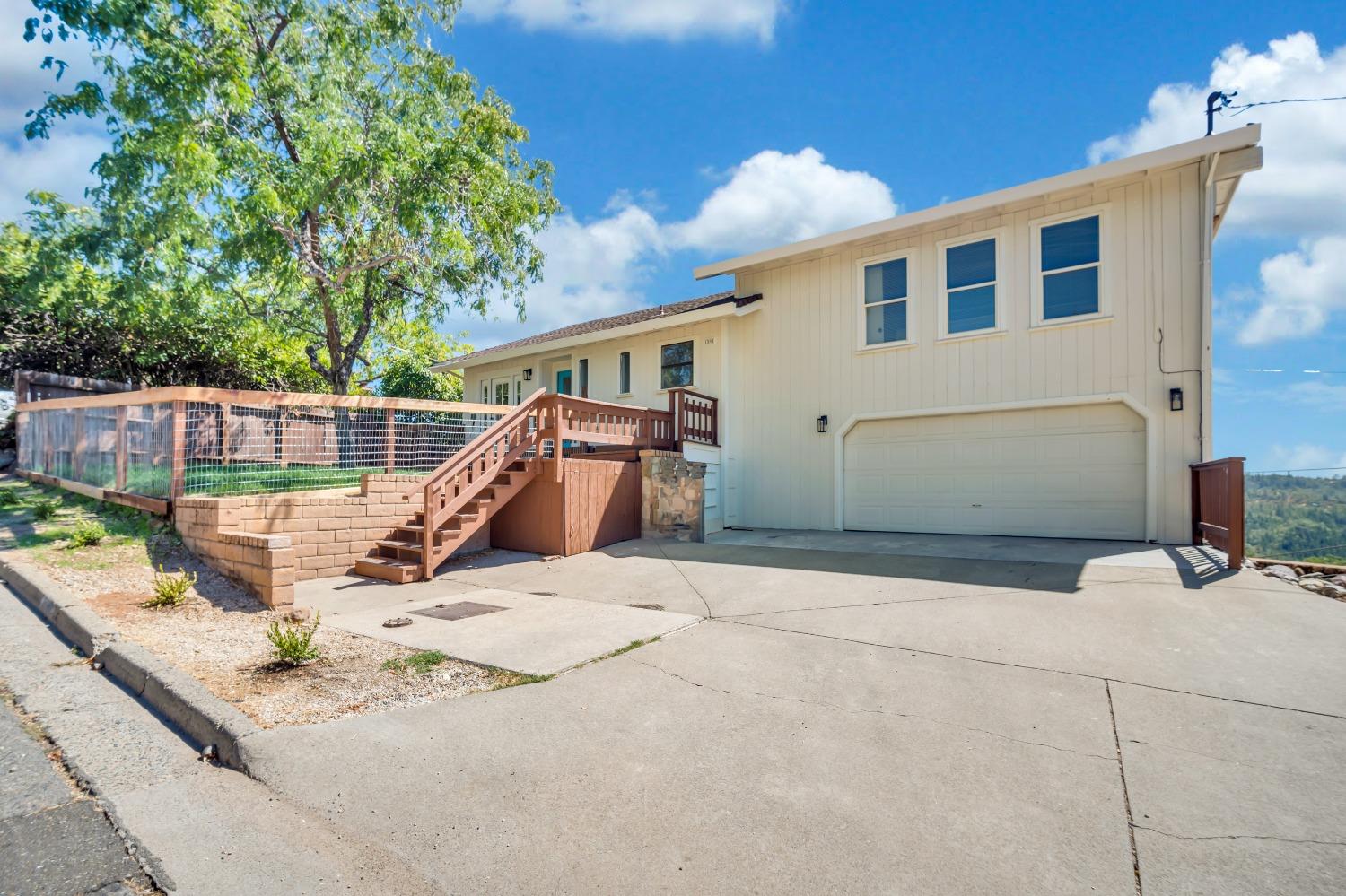 Detail Gallery Image 2 of 25 For 1598 Country Club Dr, Placerville,  CA 95667 - 4 Beds | 3 Baths