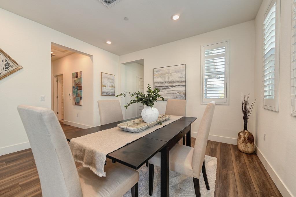 Detail Gallery Image 4 of 35 For 7056 Starburst Ln, Roseville,  CA 95747 - 2 Beds | 2 Baths