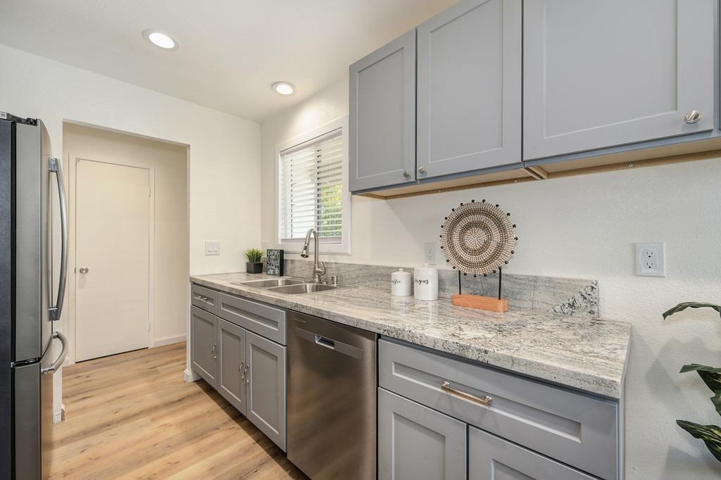 Detail Gallery Image 6 of 30 For 7526 Saybrook Dr, Citrus Heights,  CA 95621 - 3 Beds | 1/1 Baths