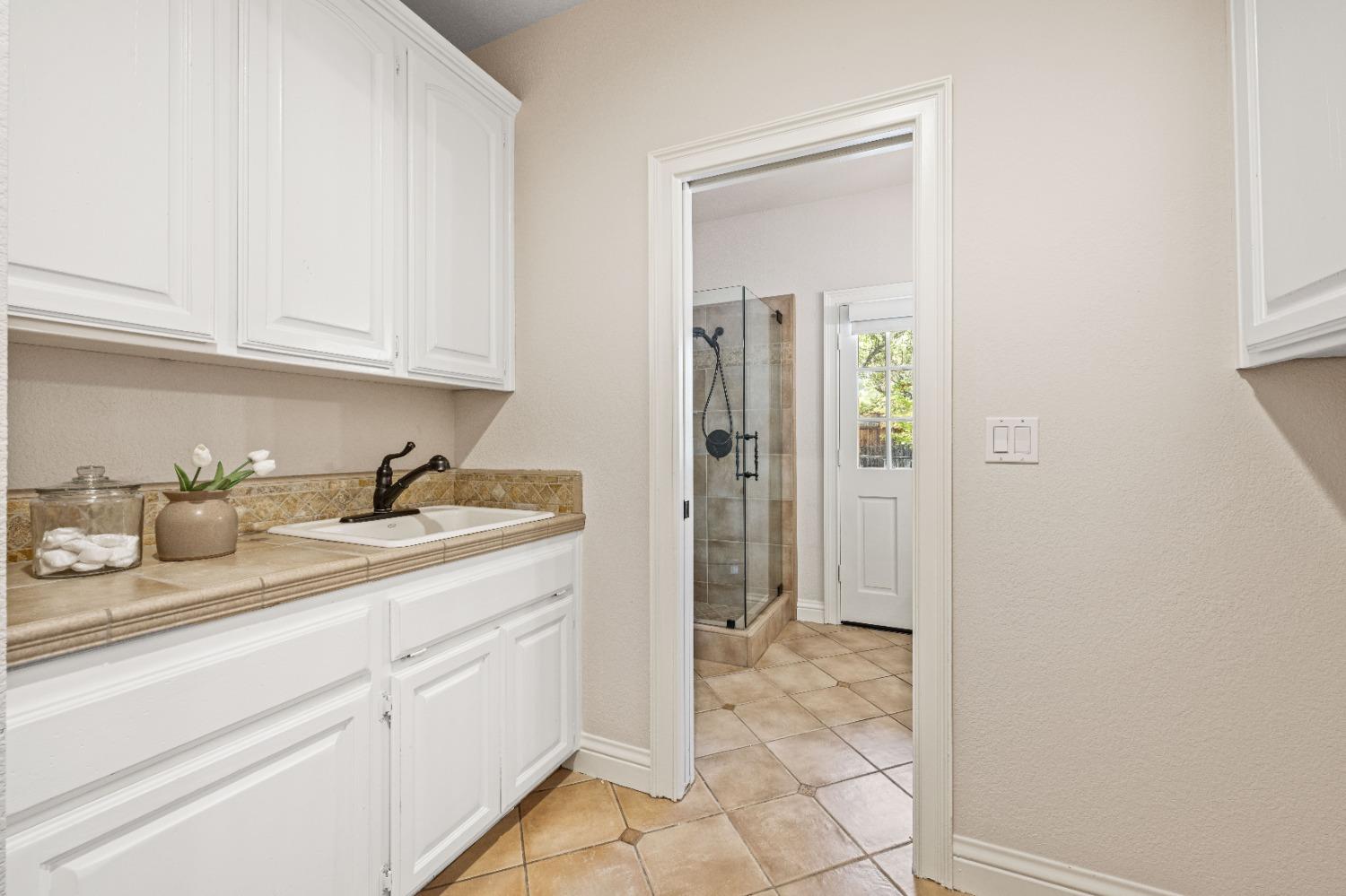 Detail Gallery Image 11 of 30 For 5928 Wedgewood Dr, Granite Bay,  CA 95746 - 4 Beds | 3/1 Baths