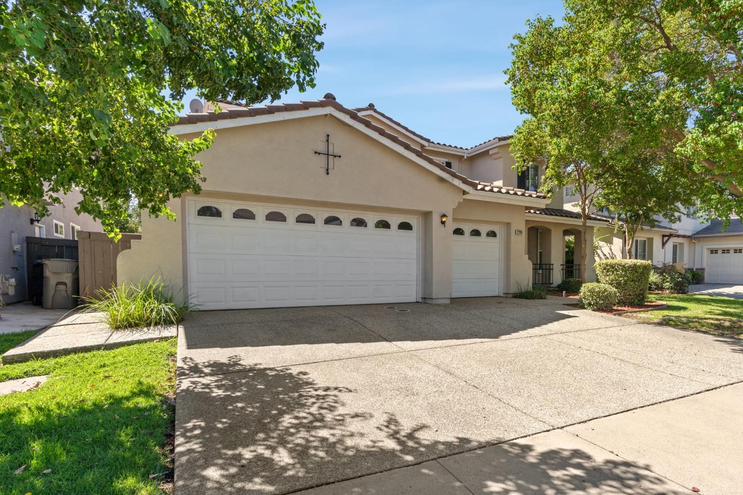 Detail Gallery Image 3 of 31 For 2248 Able Way, Sacramento,  CA 95835 - 5 Beds | 4/1 Baths