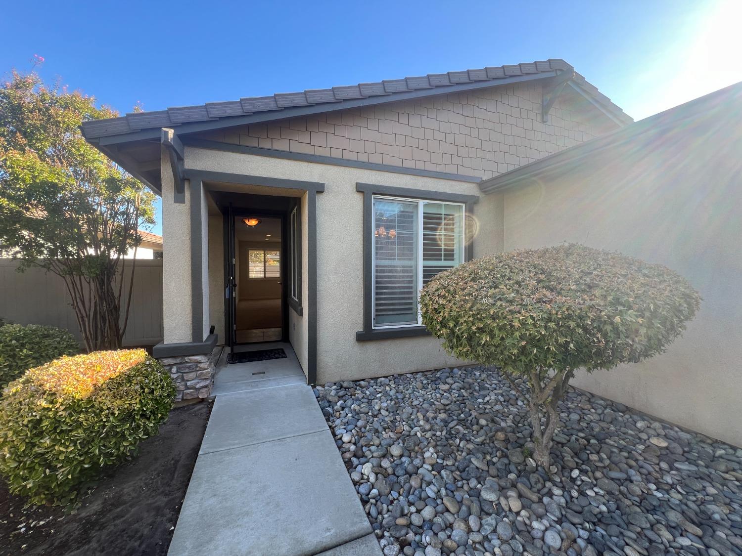 Detail Gallery Image 5 of 36 For 2326 Shadow Berry Dr, Manteca,  CA 95336 - 2 Beds | 2 Baths