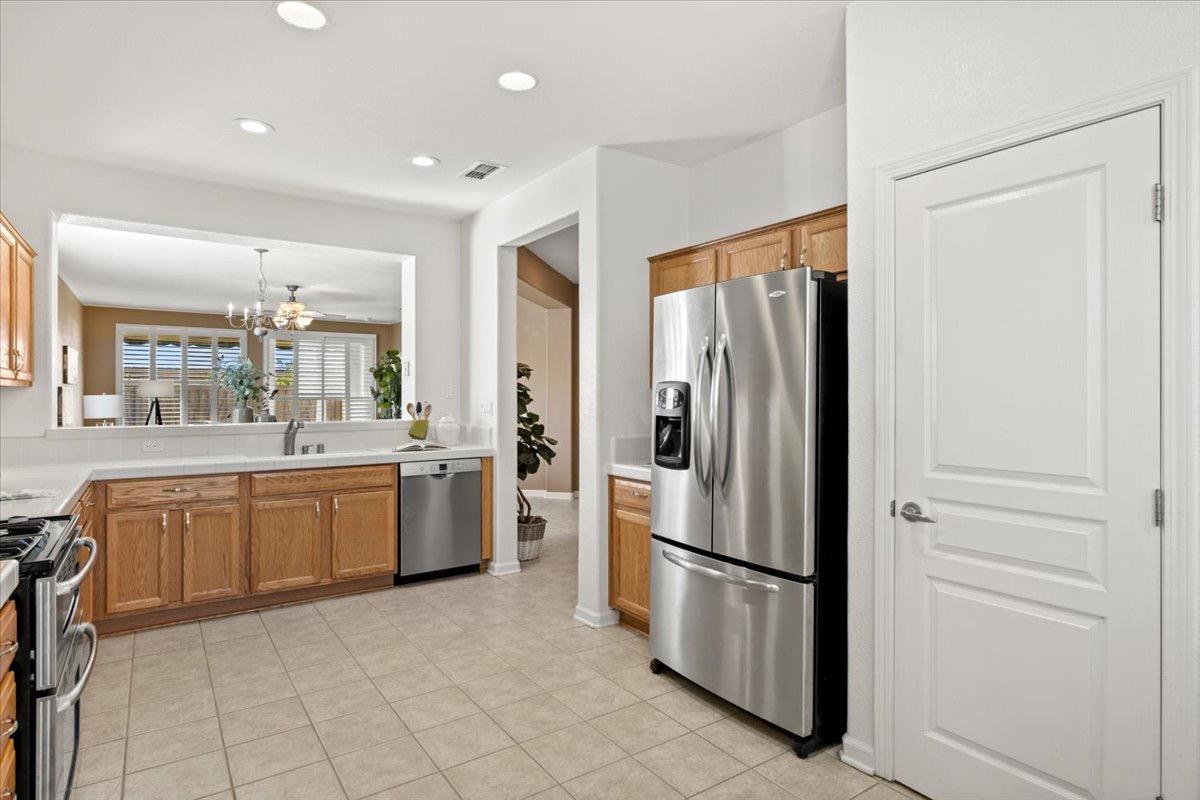 Detail Gallery Image 14 of 36 For 2401 Swainson Ln, Lincoln,  CA 95648 - 2 Beds | 2 Baths