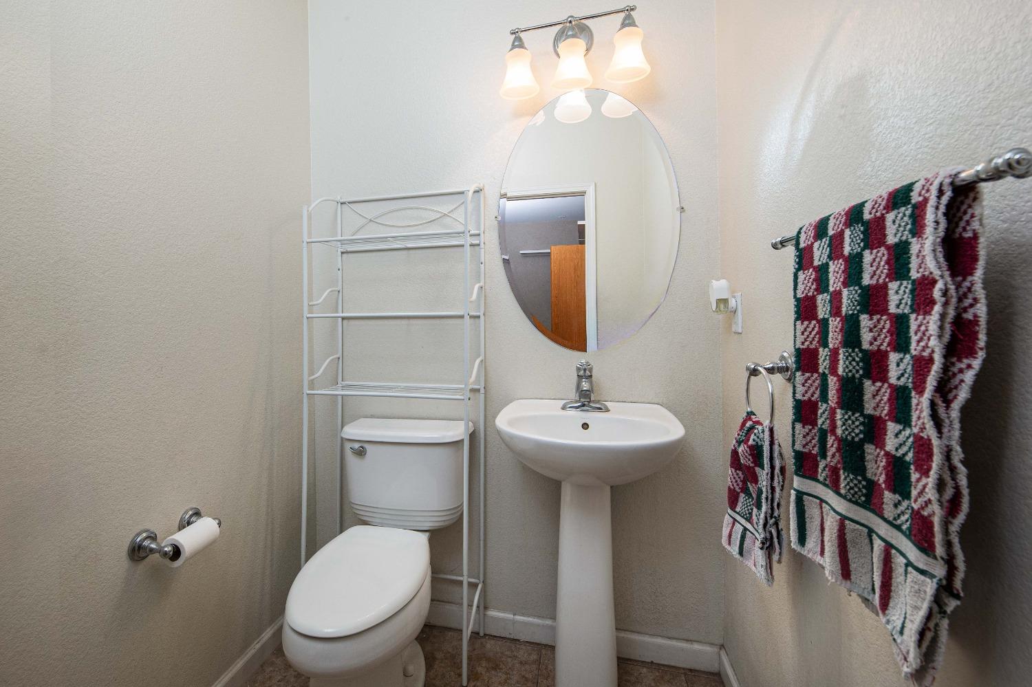 Detail Gallery Image 14 of 40 For 10576 Lake Point Ave, Stockton,  CA 95219 - 3 Beds | 2/1 Baths