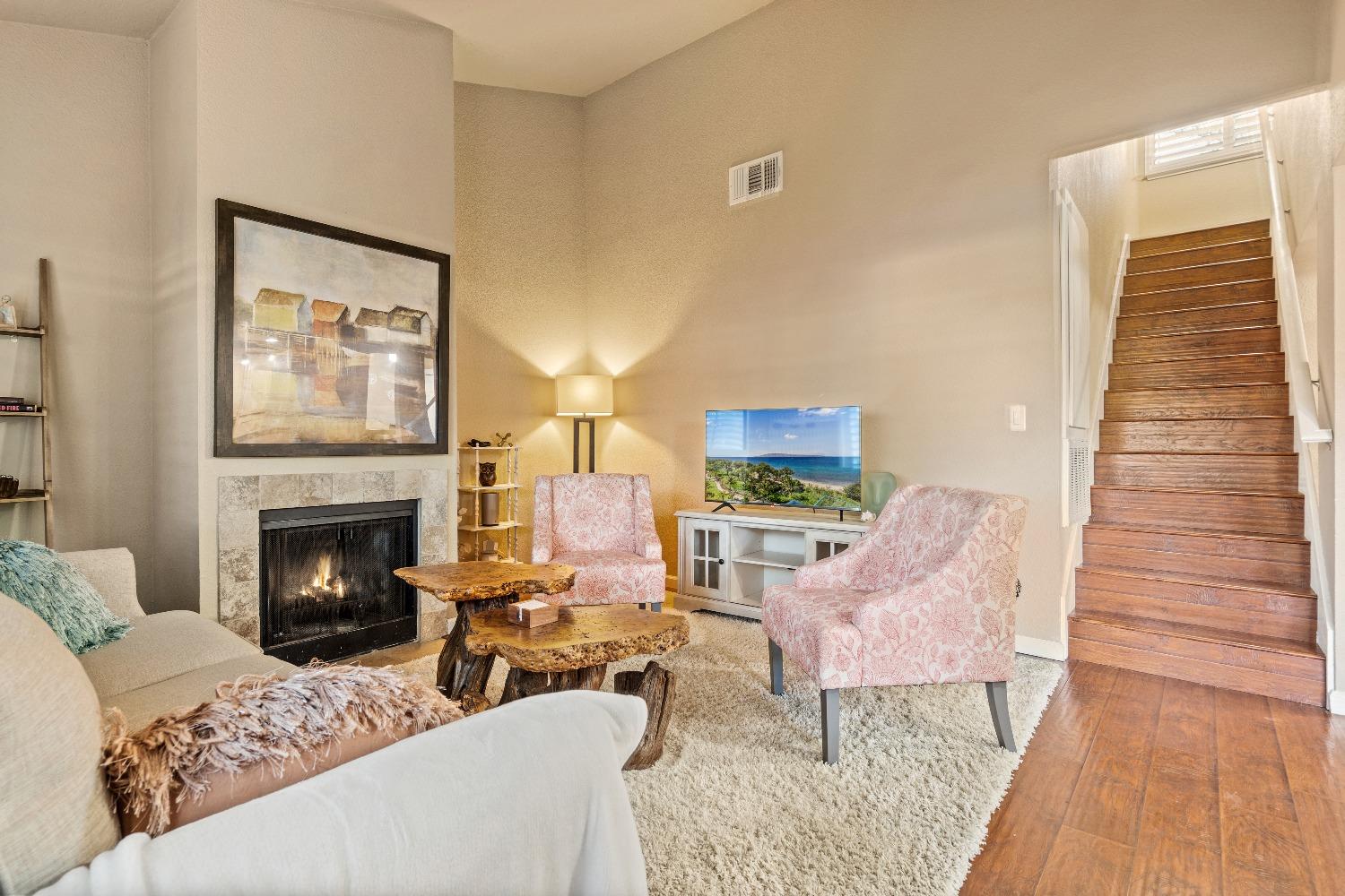 Detail Gallery Image 1 of 17 For 6235 Riverside Blvd #2,  Sacramento,  CA 95831 - 2 Beds | 2 Baths