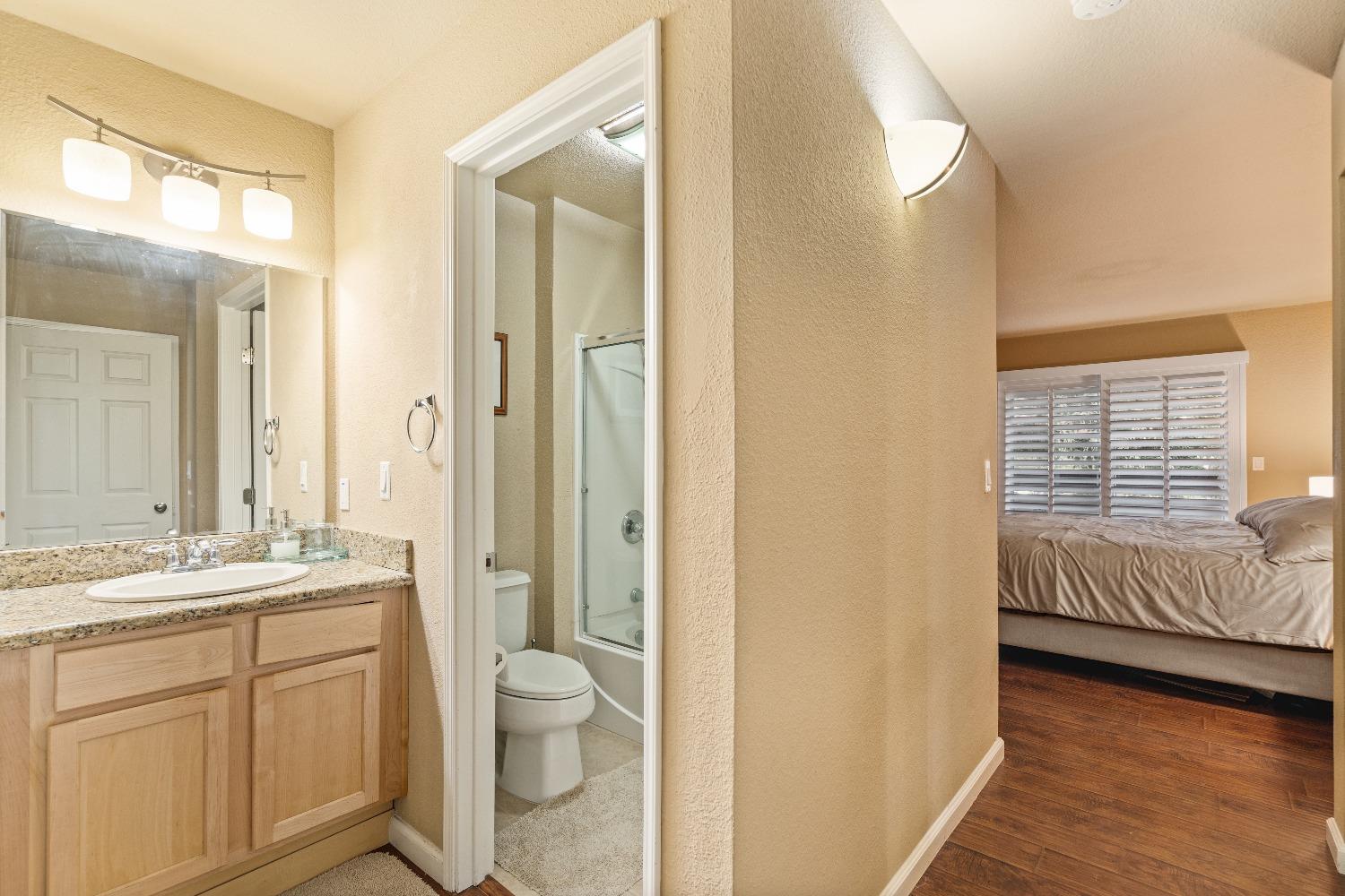 Detail Gallery Image 16 of 17 For 6235 Riverside Blvd #2,  Sacramento,  CA 95831 - 2 Beds | 2 Baths