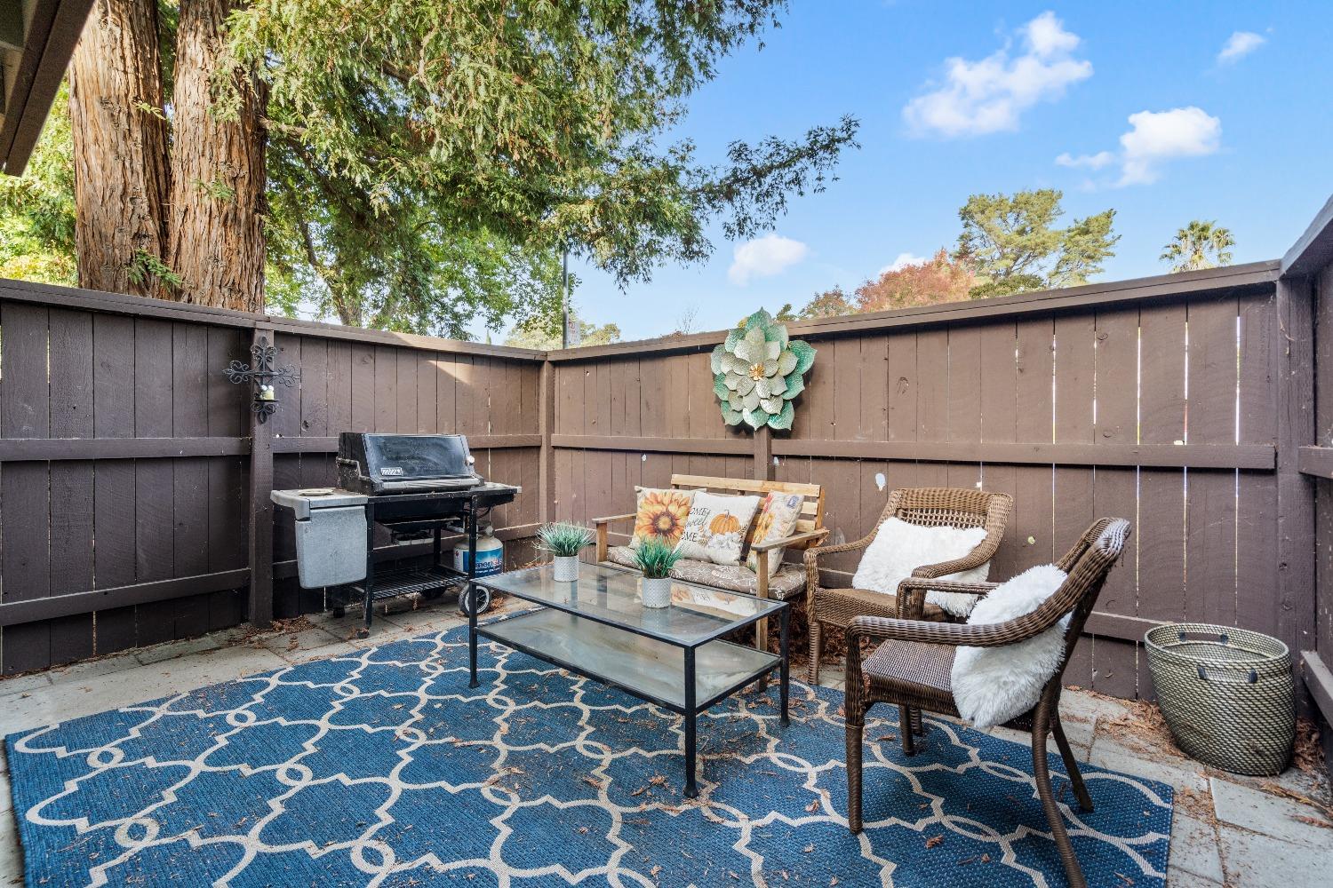 Detail Gallery Image 7 of 17 For 6235 Riverside Blvd #2,  Sacramento,  CA 95831 - 2 Beds | 2 Baths