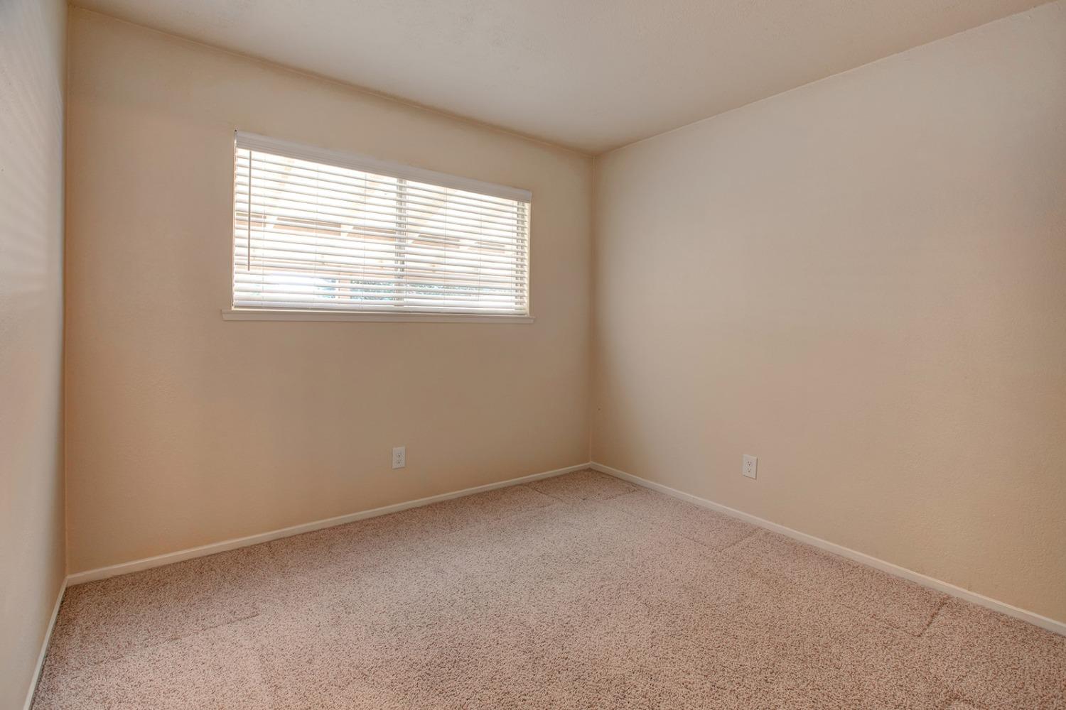 Detail Gallery Image 25 of 34 For 8728 Halverson Dr, Elk Grove,  CA 95624 - 3 Beds | 2 Baths