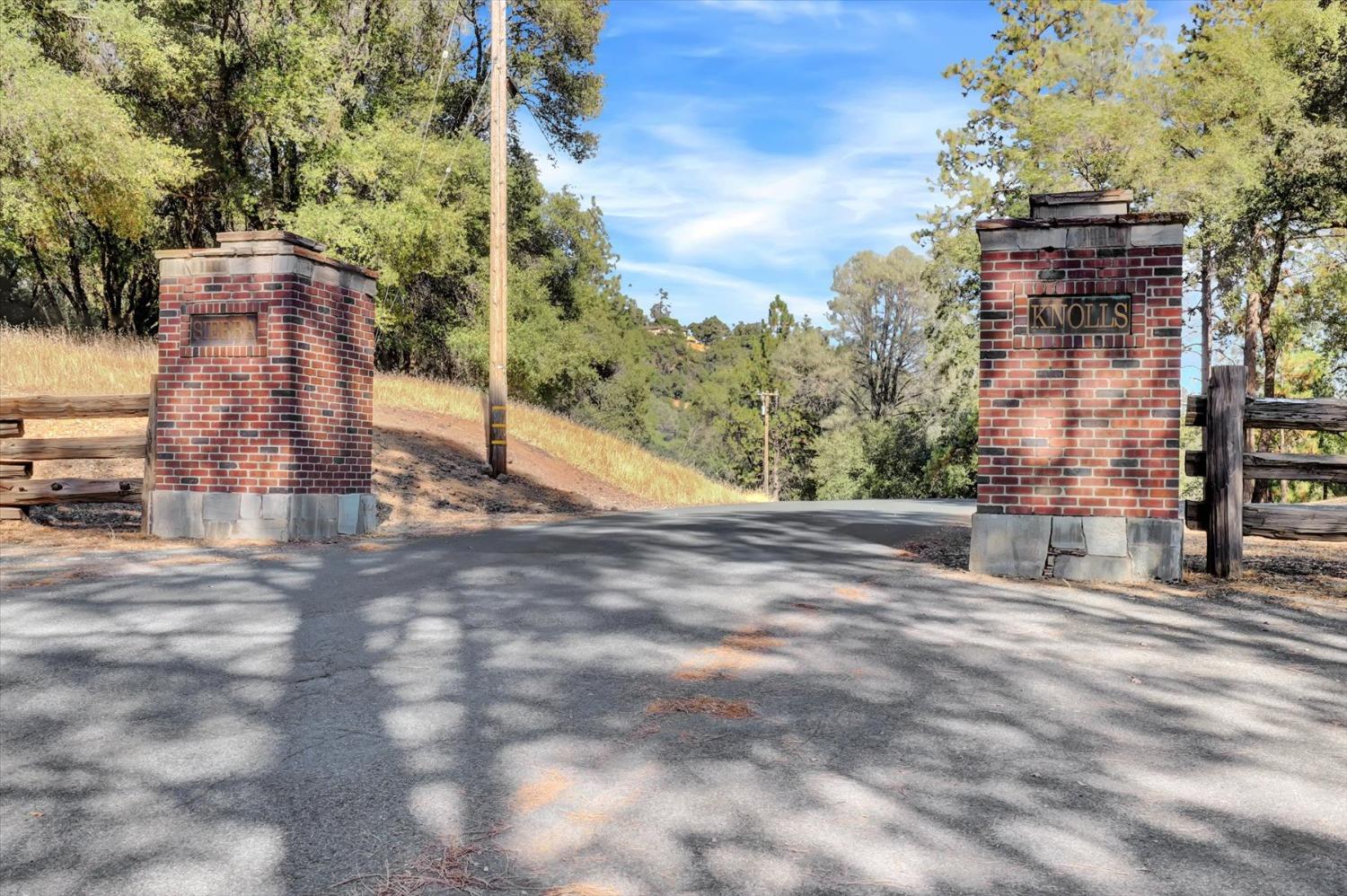 Detail Gallery Image 5 of 85 For 20550 Pyerenees Ct, Grass Valley,  CA 95949 - 4 Beds | 2/1 Baths