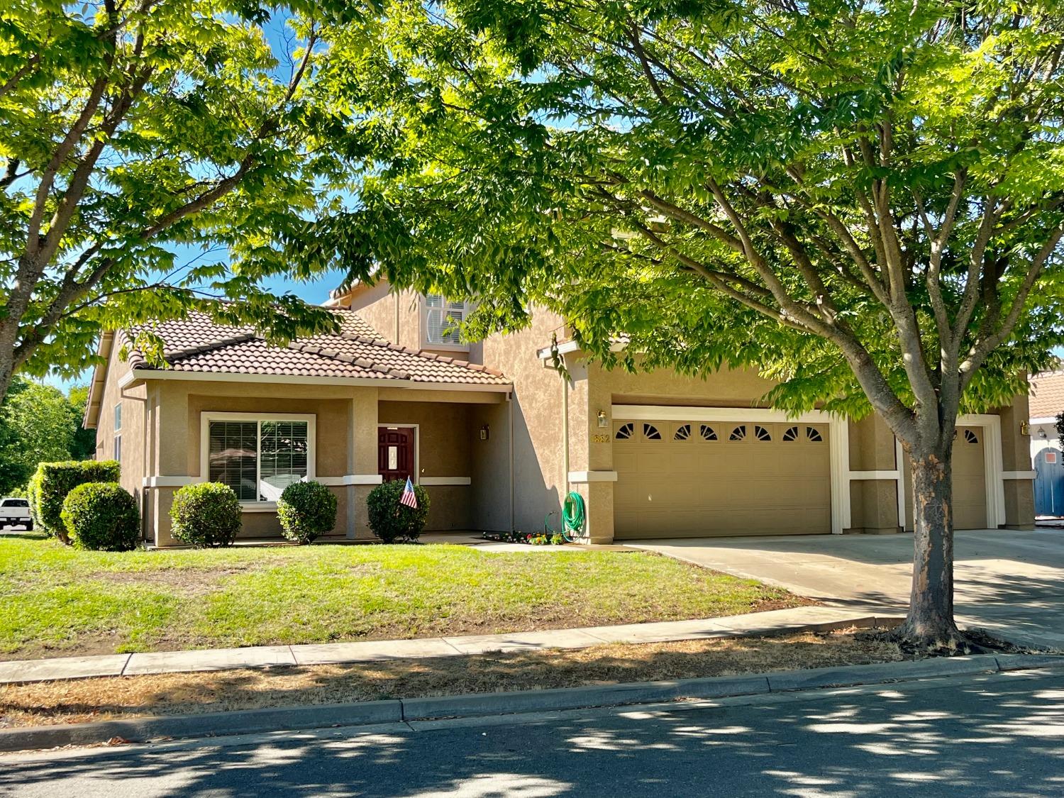 Detail Gallery Image 1 of 51 For 1882 Hunji Dr, Yuba City,  CA 95993 - 5 Beds | 3 Baths