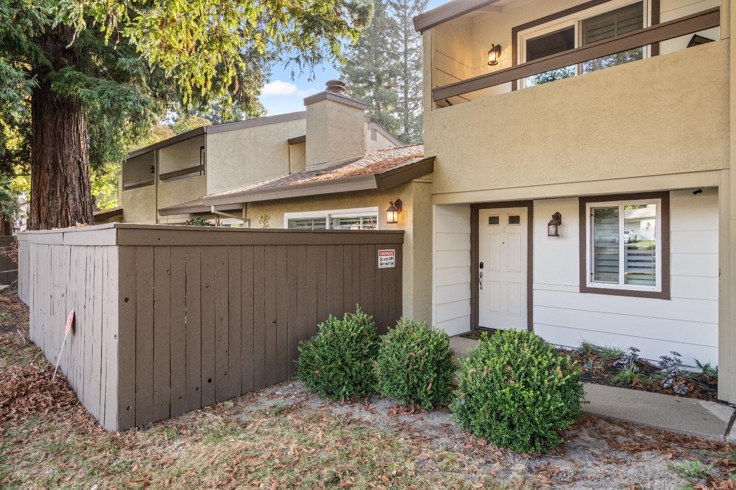 Detail Gallery Image 2 of 17 For 6235 Riverside Blvd #2,  Sacramento,  CA 95831 - 2 Beds | 2 Baths