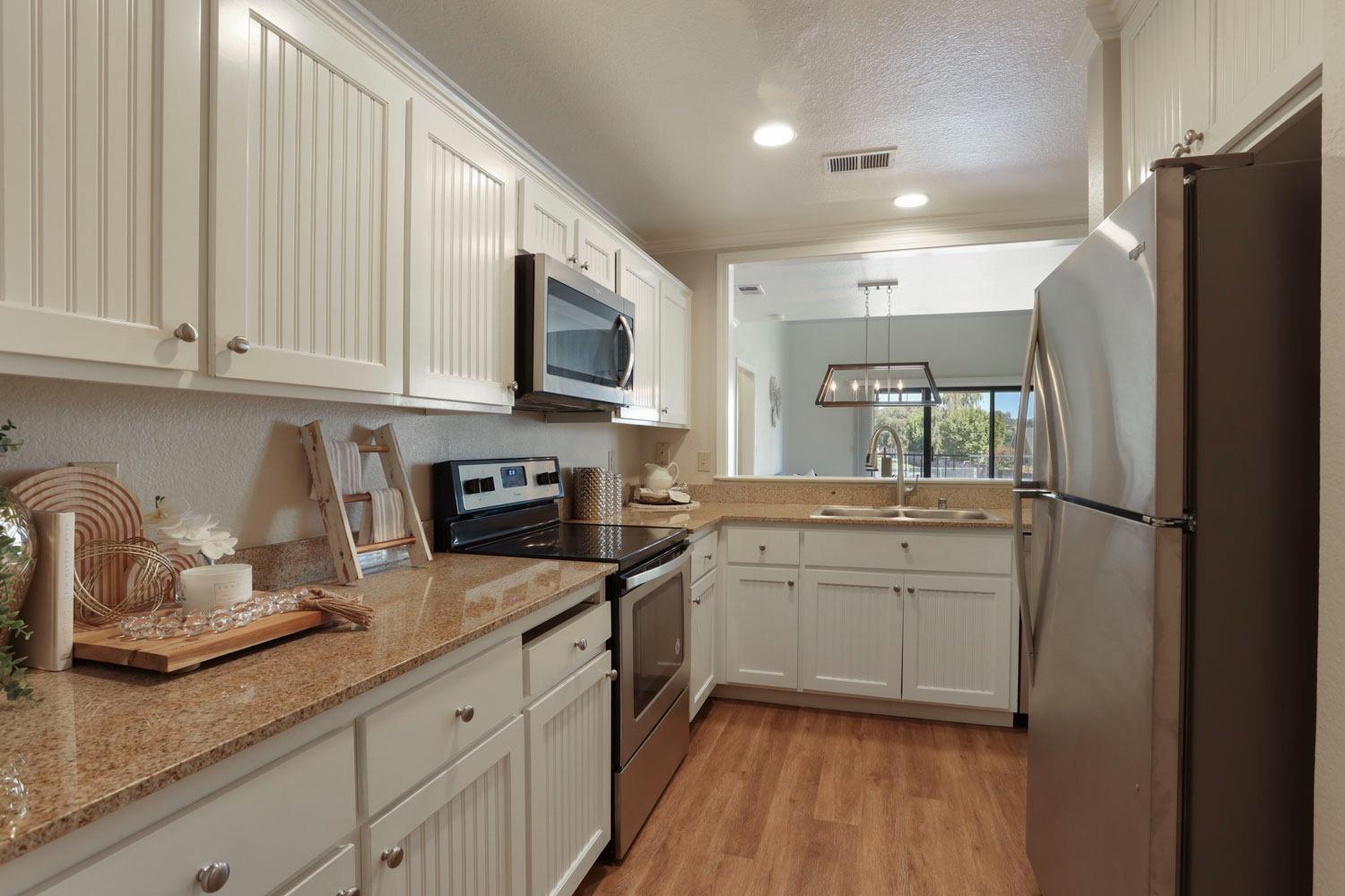 Detail Gallery Image 4 of 45 For 2401 Eilers Ln #202,  Lodi,  CA 95242 - 2 Beds | 2 Baths